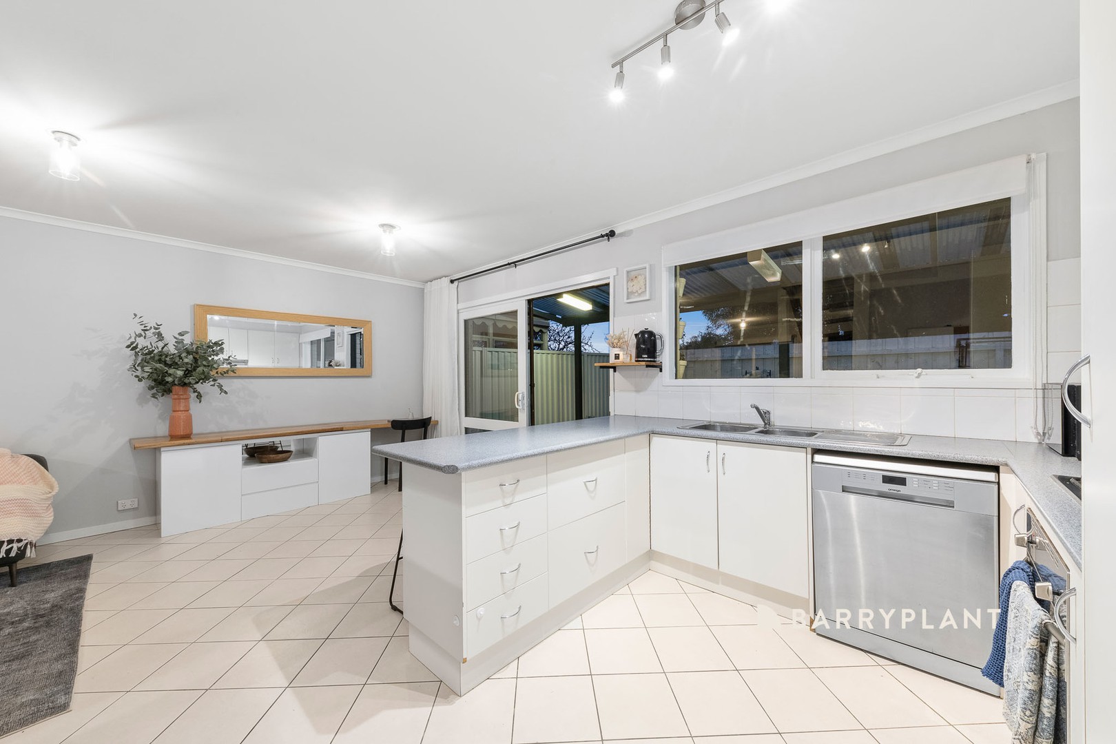 5 Warren Close, Narre Warren, VIC 3805, Narre Warren - Thumbnail 5