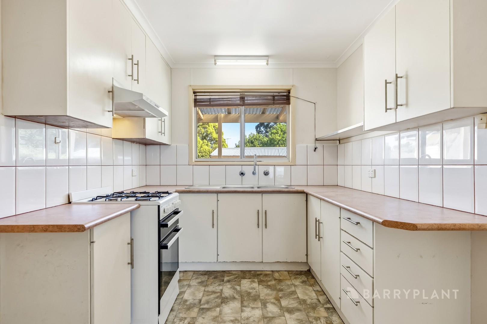 5 Willoby Street, Beaufort, VIC 3373 - Thumbnail 2 - 15/04/2024