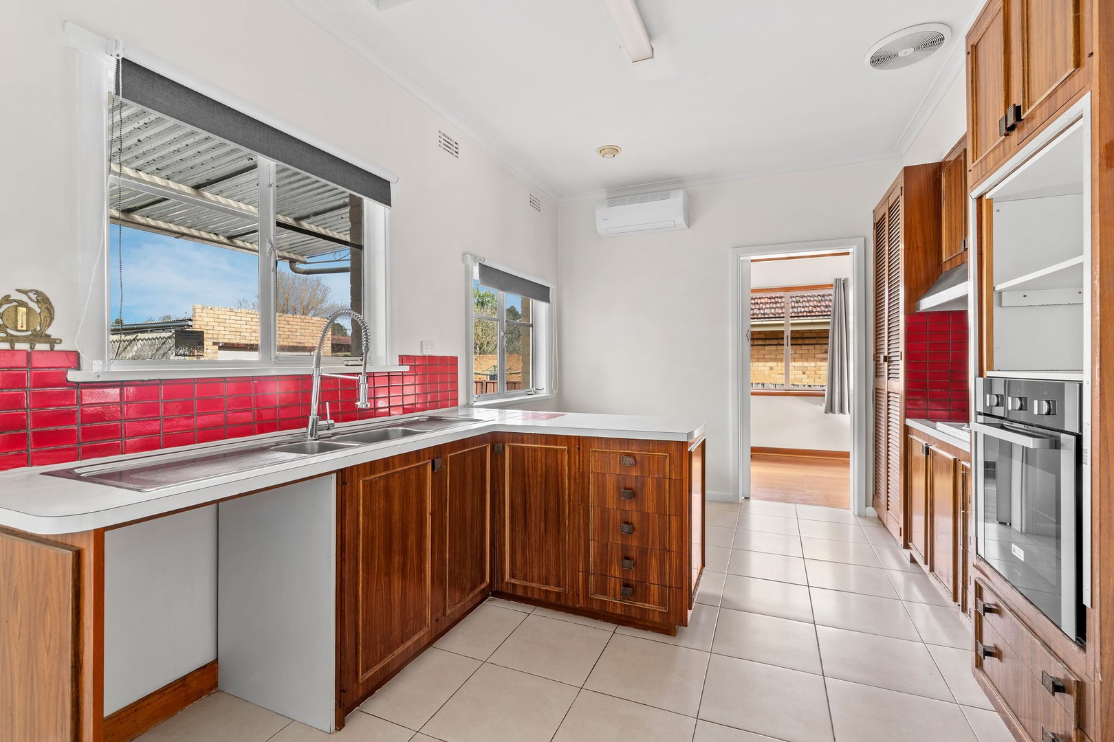 50 Canterbury Road, Blackburn South, VIC 3130 - Thumbnail 2 - 09/04/2026