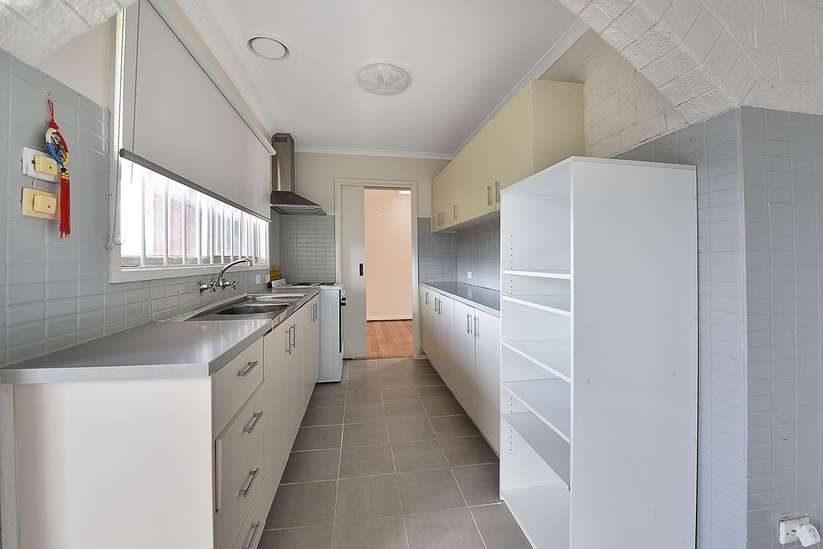 50 Erinbank Cres, Westmeadows, VIC 3049, Westmeadows - Thumbnail 3
