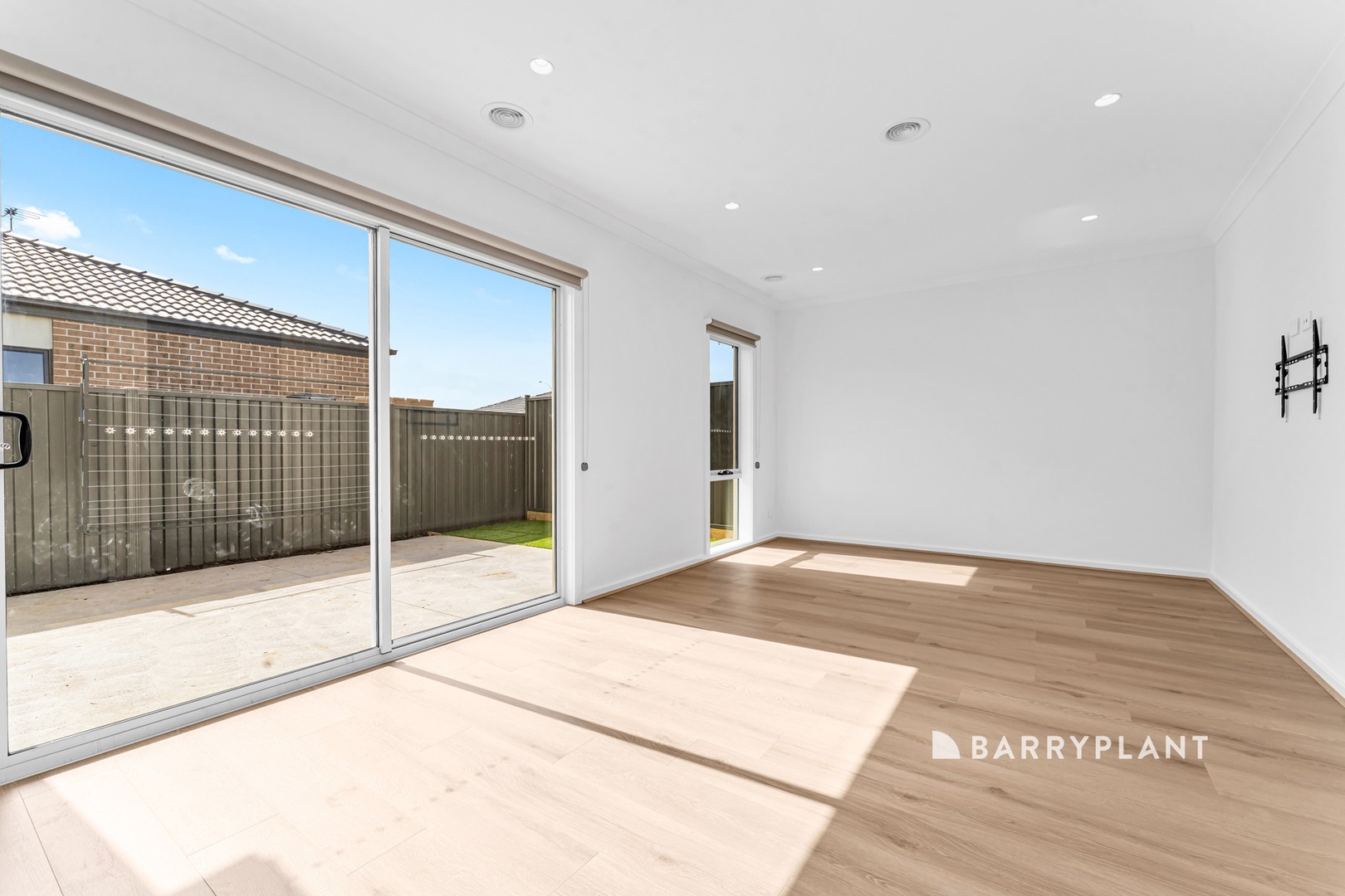50 Kielder Crescent, Clyde, VIC 3978 - Thumbnail 2 - 01/09/2026