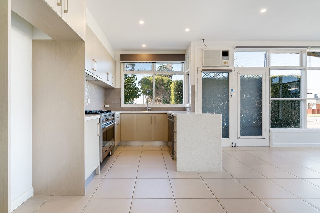 50 Pier Street, Dromana, VIC 3936, Dromana - Thumbnail 3