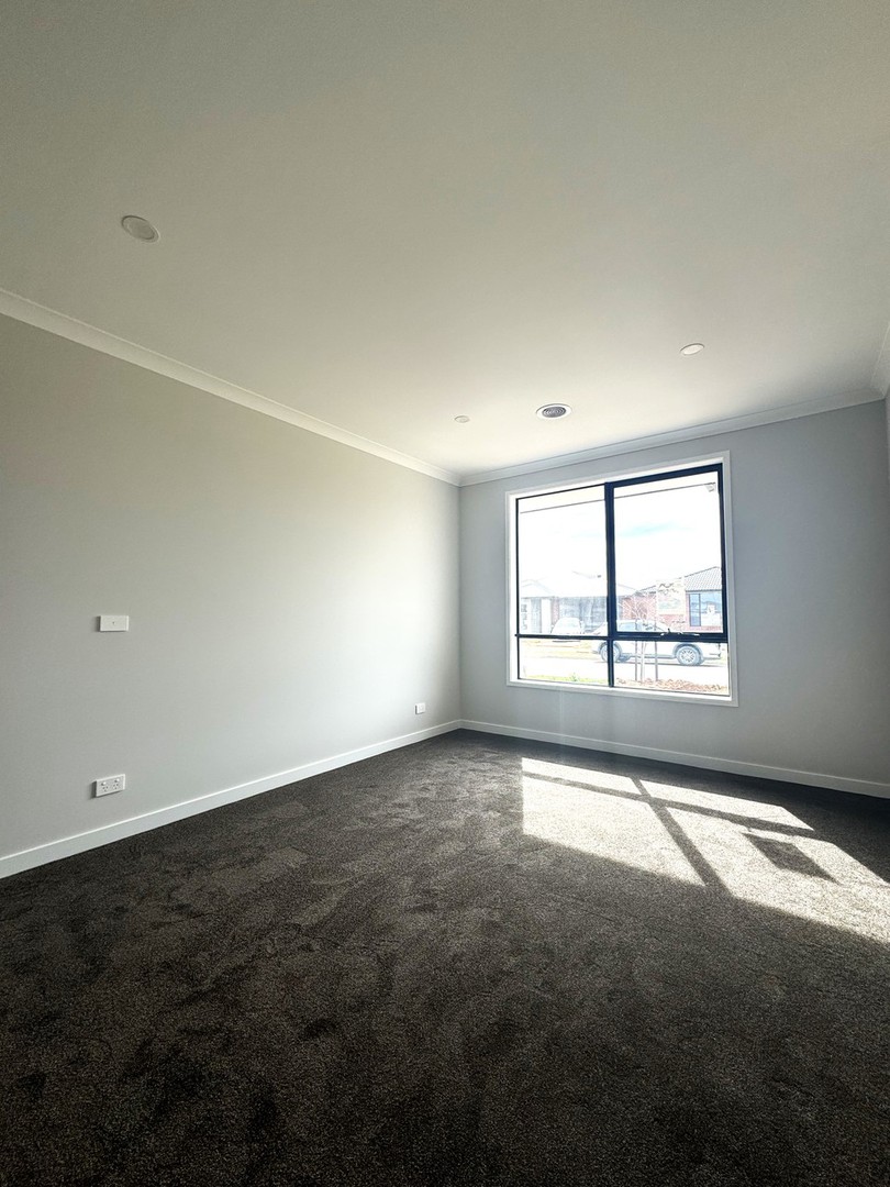 50 Ravenscraig Drive, Strathtulloh, VIC 3338, Strathtulloh - Thumbnail 5