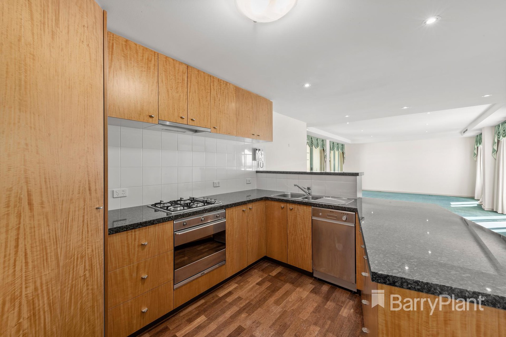 5001/2 Sovereign Point Court, Doncaster, VIC 3108, Doncaster - Thumbnail 2