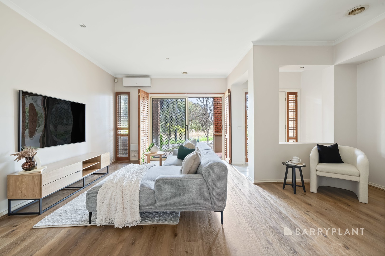 51 Bramble Crescent, Bundoora, VIC 3083 - Thumbnail 2 - 28/08/2024