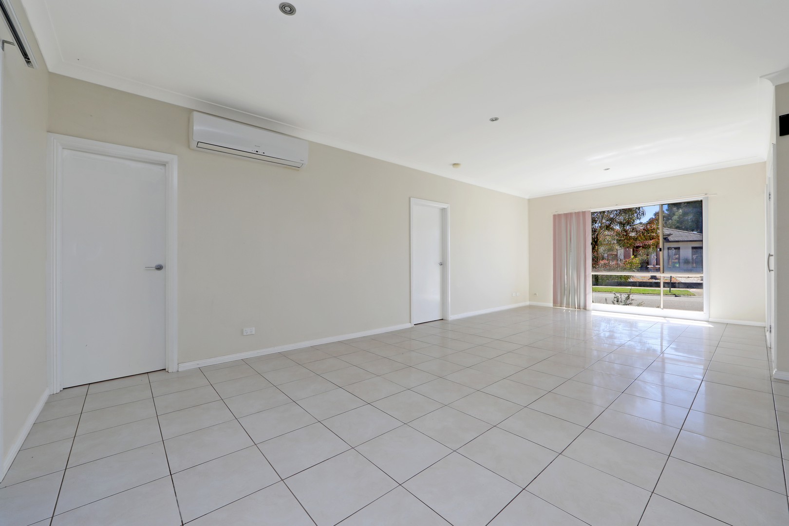 51 Eucumbene Drive, Berwick, VIC 3806 - Thumbnail 2 - 15/10/2025