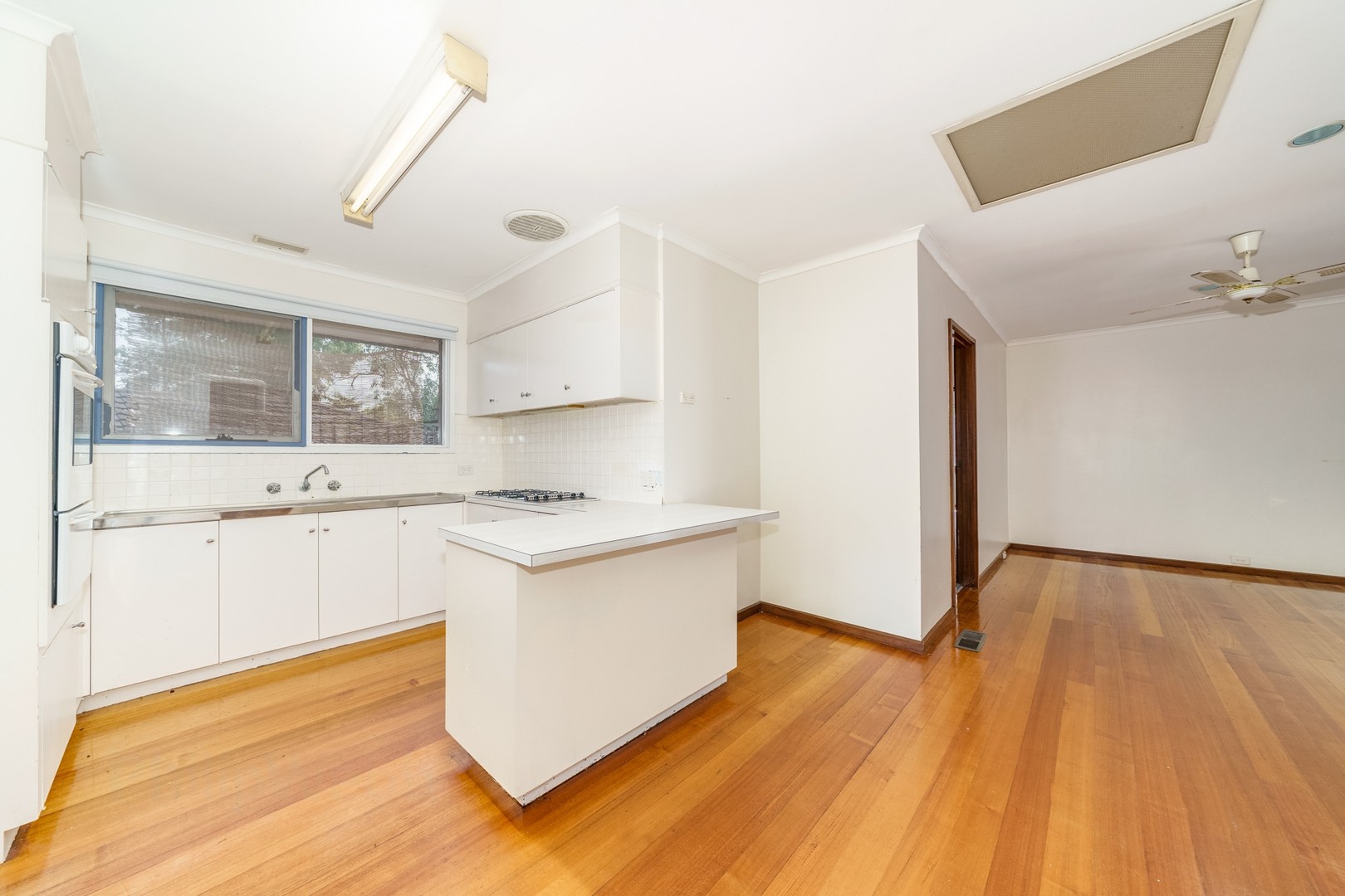 51 Jeffrey Drive, Ringwood, VIC 3134, Ringwood - Thumbnail 2