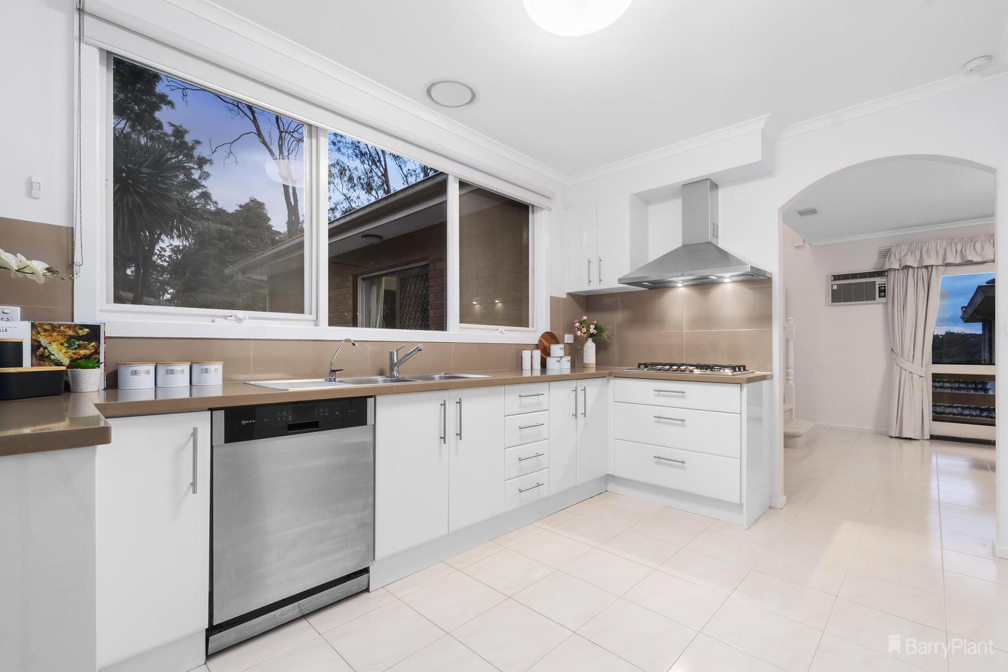51 Romilly Avenue, Templestowe Lower, VIC 3107, Templestowe Lower - Thumbnail 3