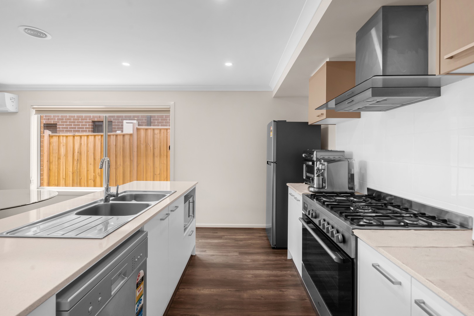 51 Saric Street, Fraser Rise, VIC 3336 - Thumbnail 2 - 19/12/2024