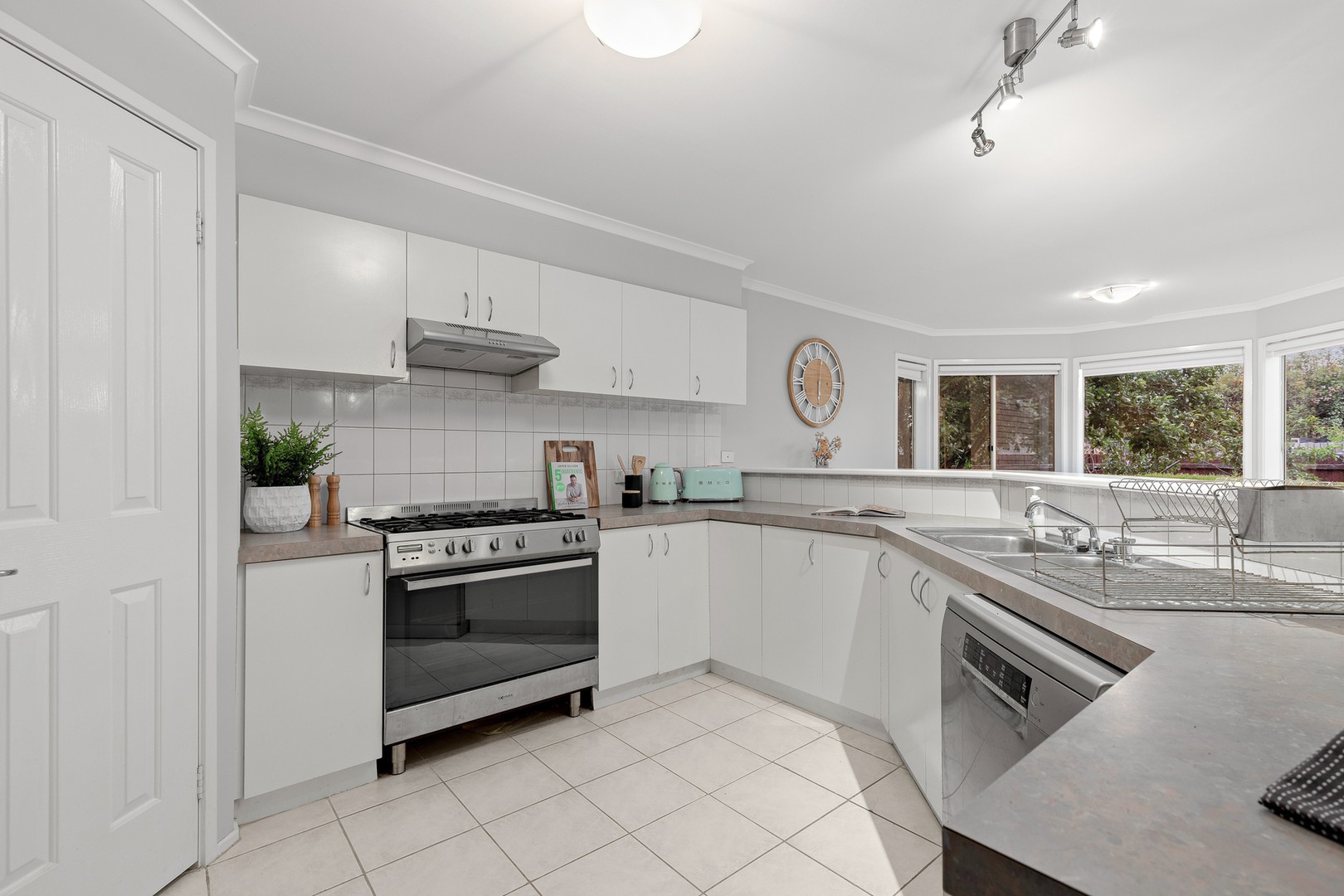 51 Verona Drive, Taylors Lakes, VIC 3038, Keilor Lodge - Thumbnail 5