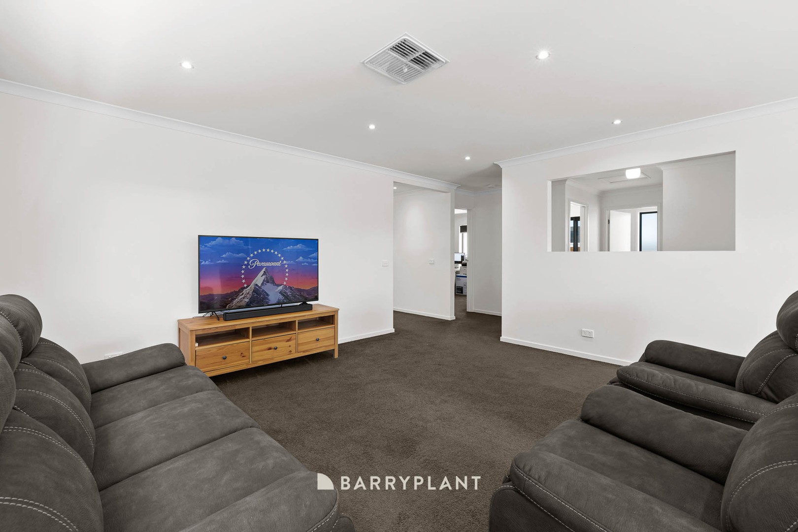 51 Warmbrunn Crescent, Berwick, VIC 3806, Berwick - Thumbnail 5