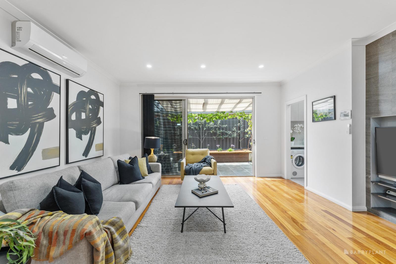 52 Collins Street, Heidelberg Heights, VIC 3081 - Thumbnail 2 - 05/02/2025