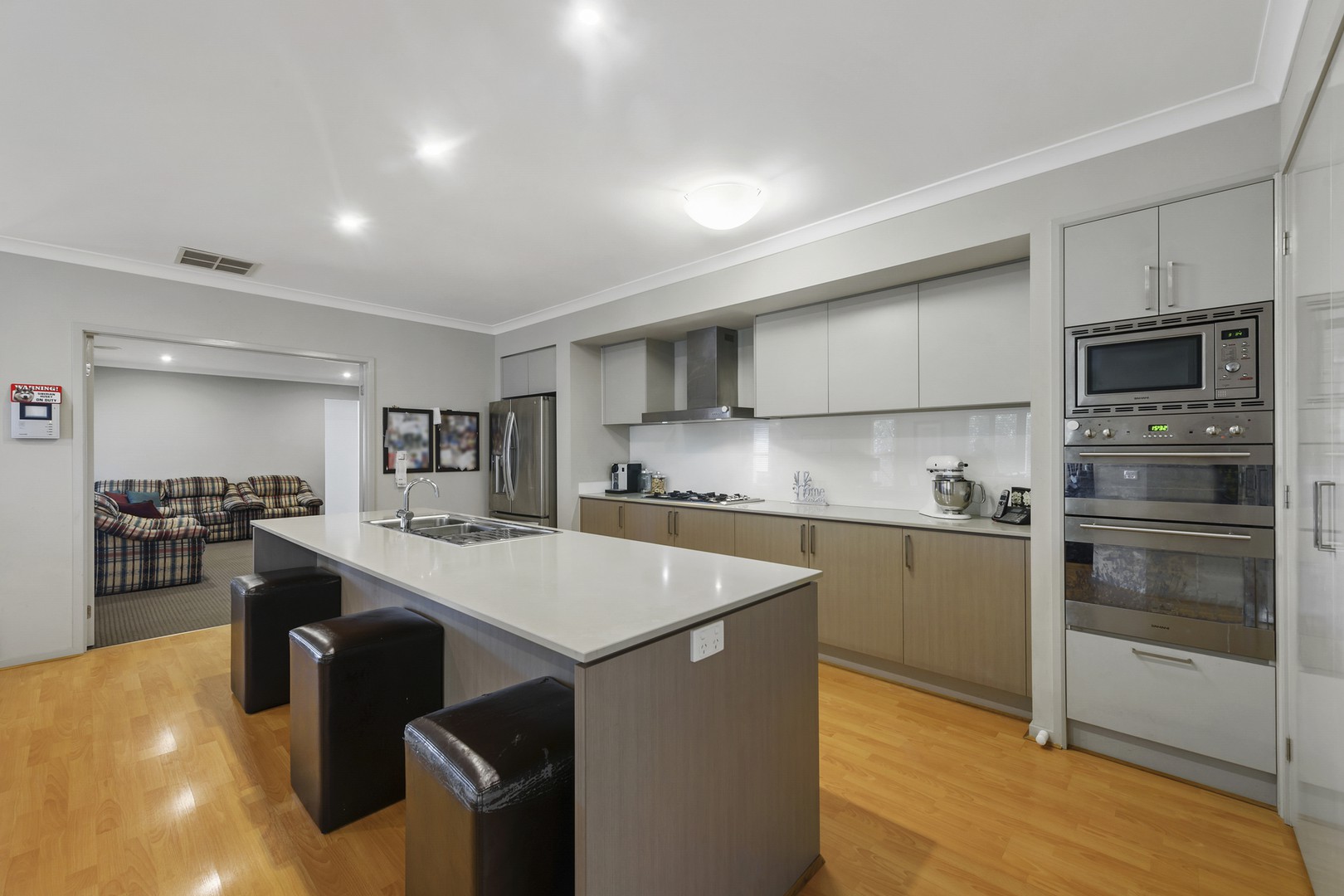 52 Double Bay Drive, Taylors Hill, VIC 3037 - Thumbnail 2 - 03/03/2022