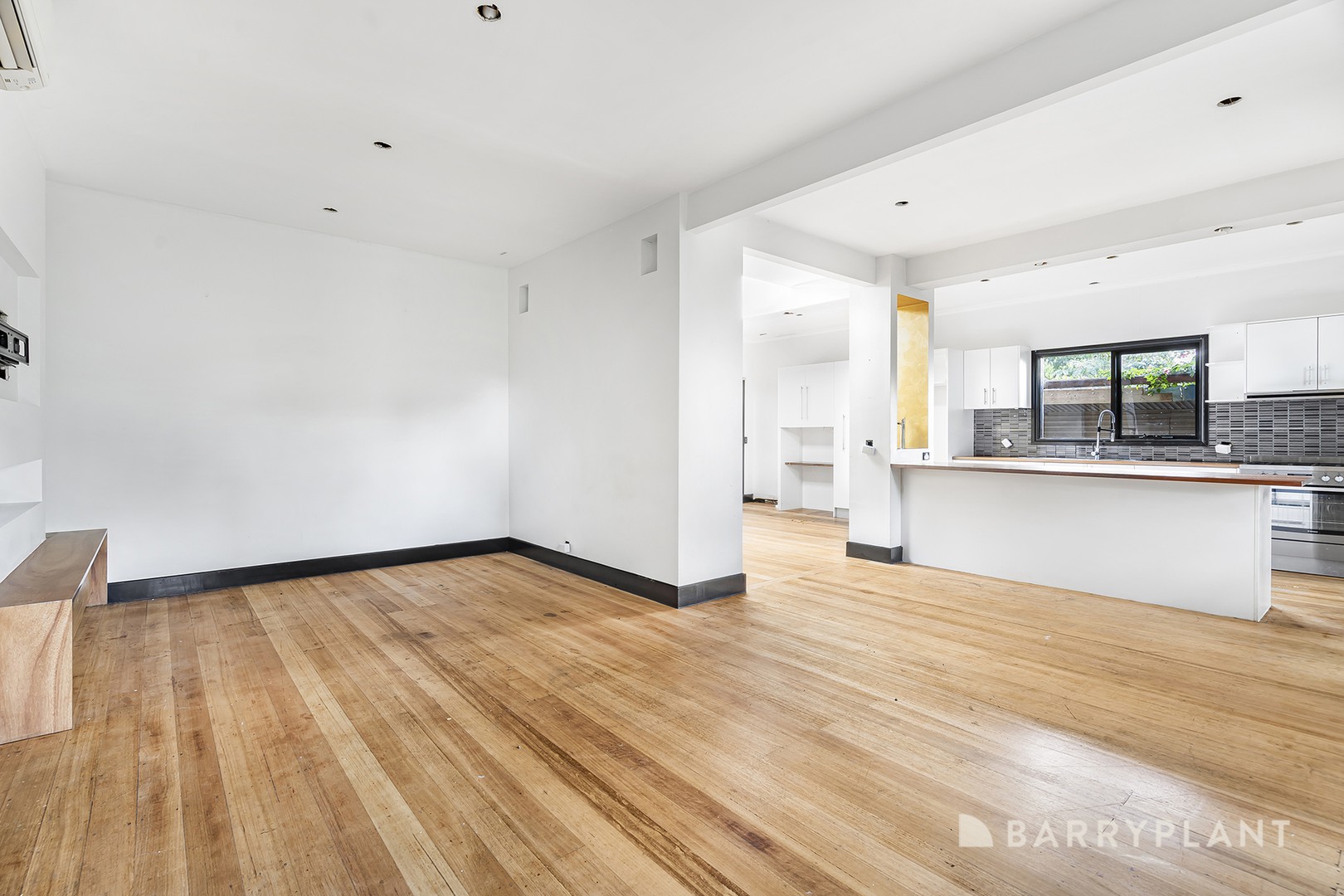 52 Grandvalley Drive, Chirnside Park, VIC 3116 - Thumbnail 2 - 10/04/2025