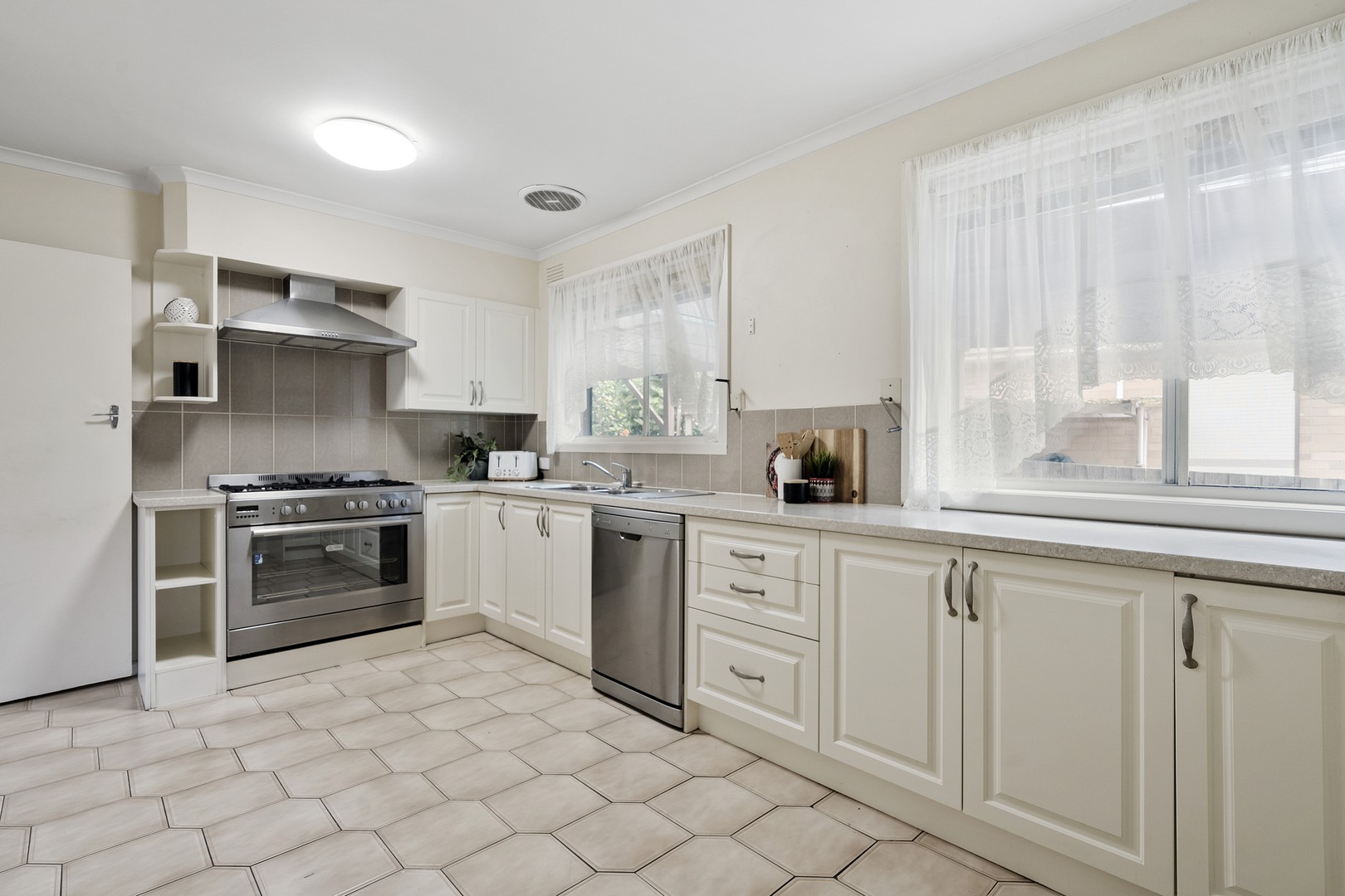 52 Kett Street, Nunawading, VIC 3131, Nunawading - Thumbnail 5