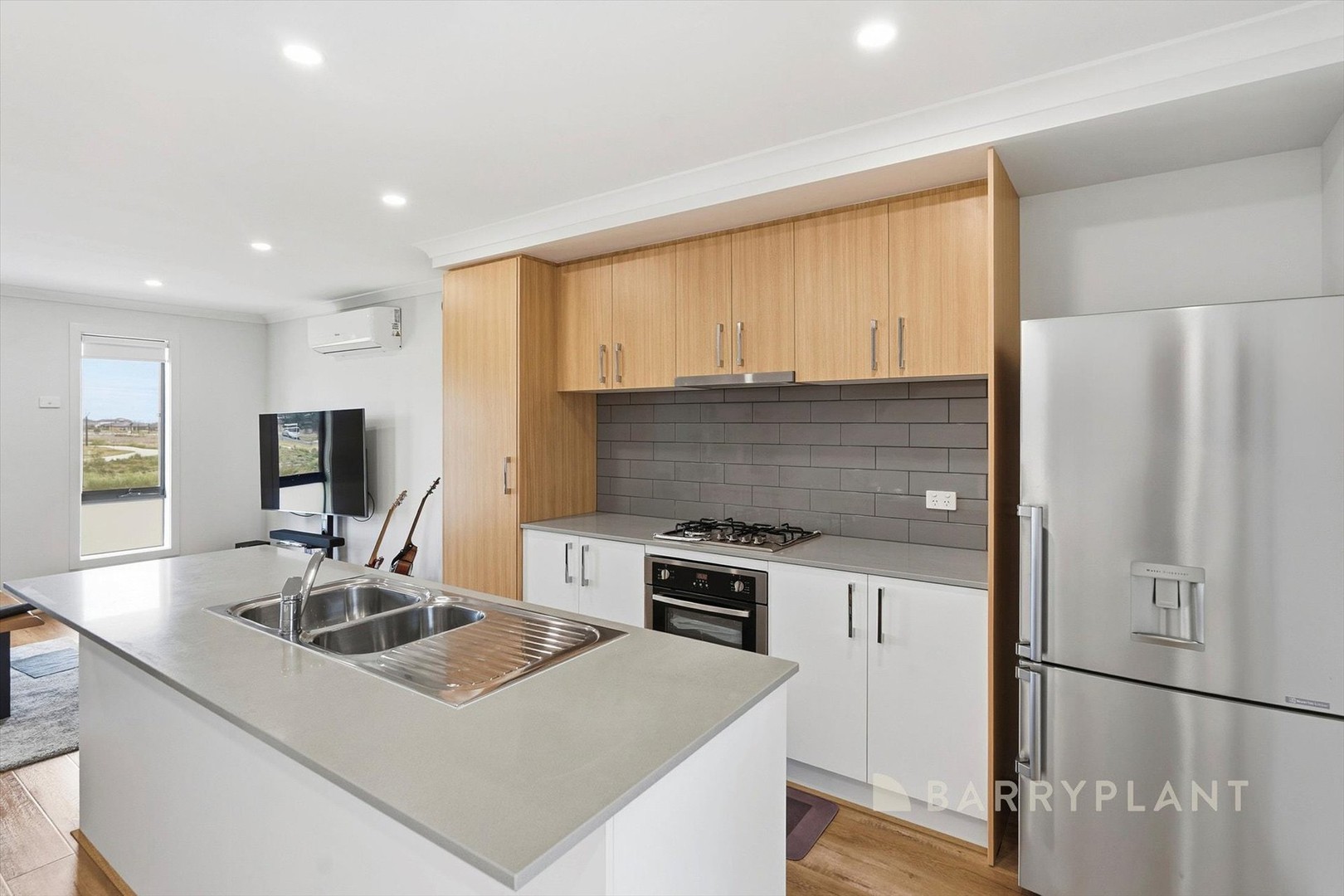 52 Lombardy Walk, Deanside, VIC 3336, Deanside - Thumbnail 5
