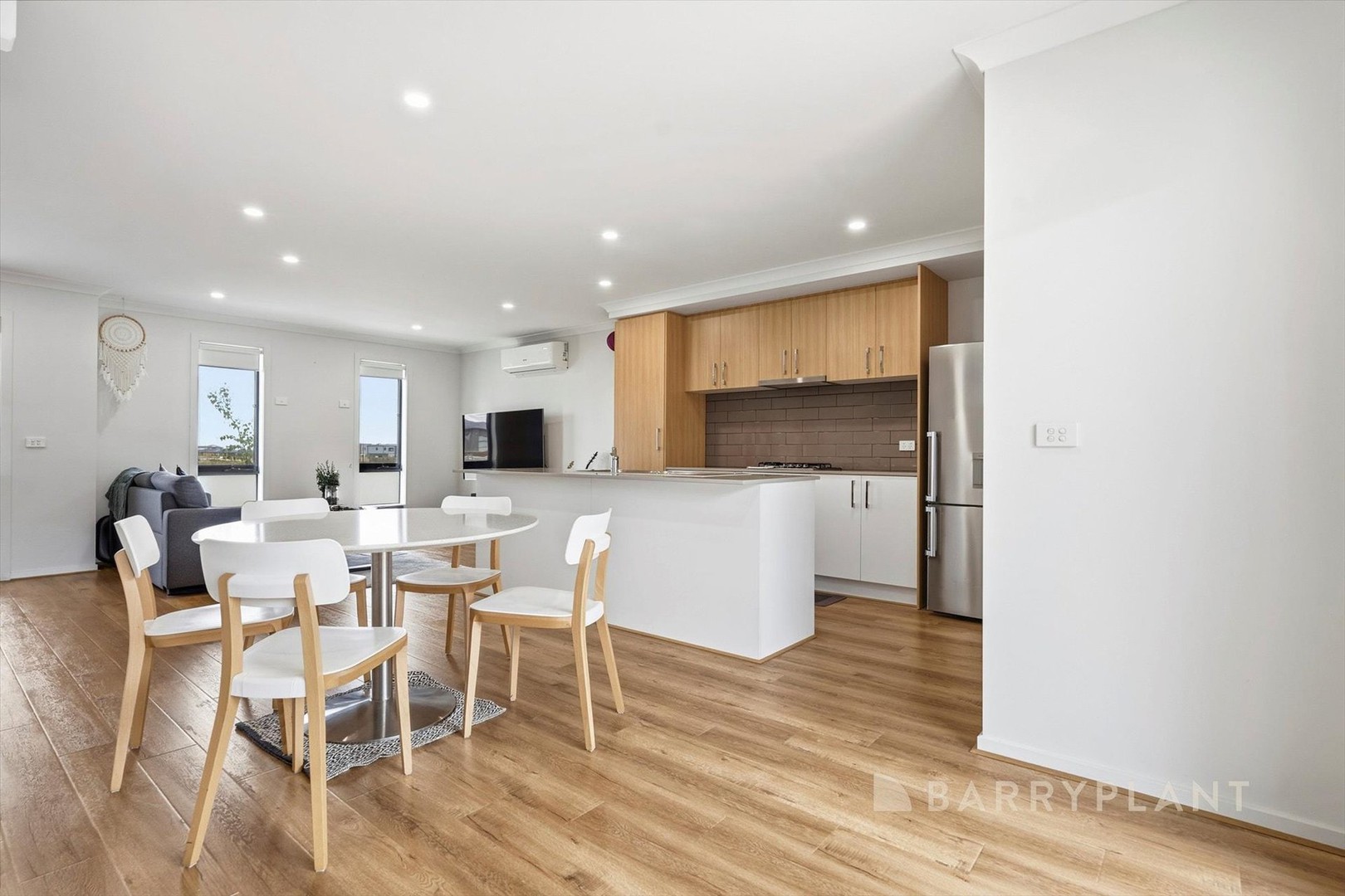 52 Lombardy Walk, Deanside, VIC 3336, Deanside - Thumbnail 7