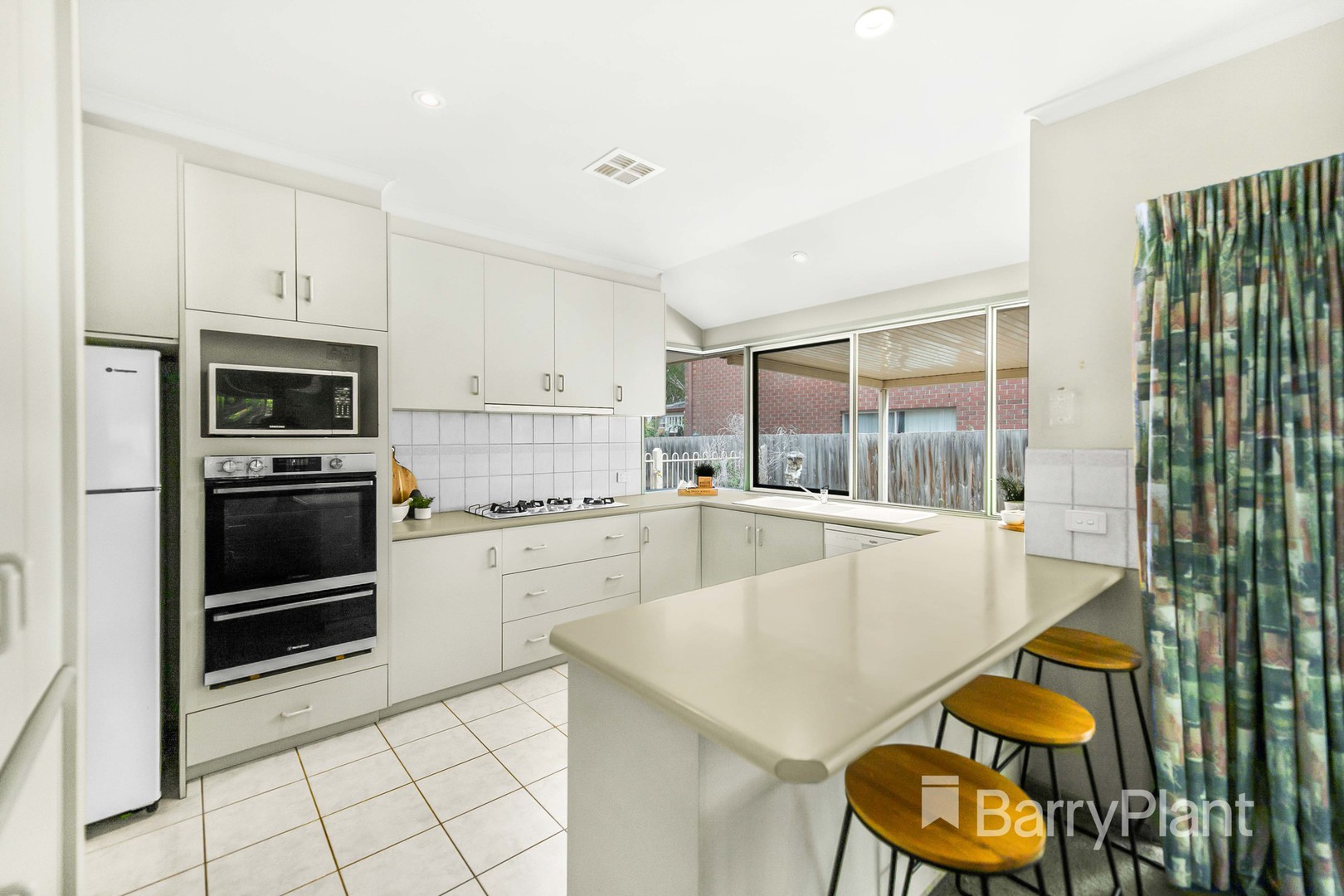 52 Mendora Crescent, Wantirna South, VIC 3152, Wantirna South - Thumbnail 3
