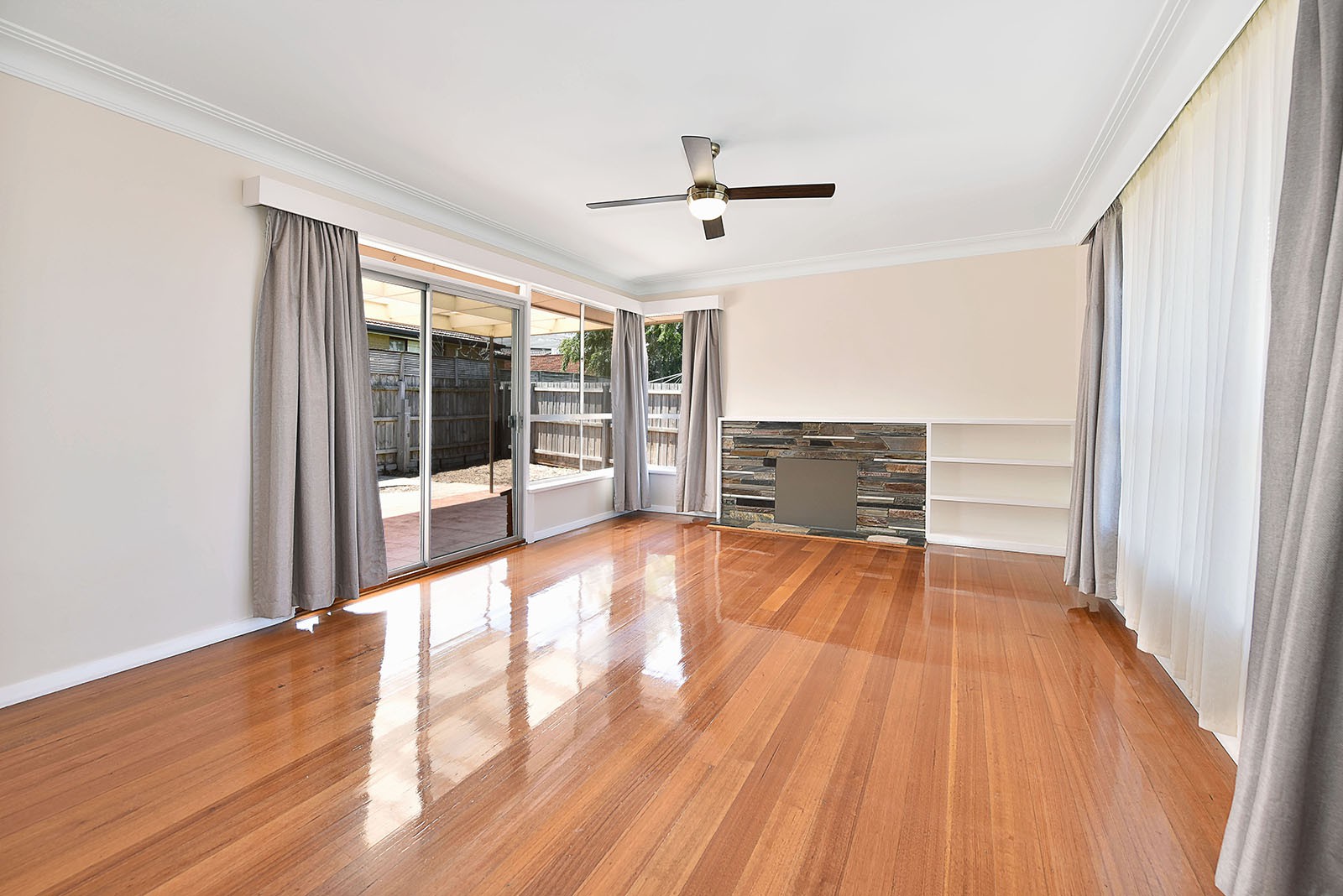 52 Newman Crescent, Niddrie, VIC 3042, Niddrie - Thumbnail 2