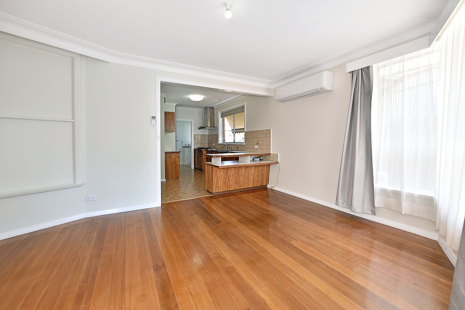 52 Newman Crescent, Niddrie, VIC 3042, Niddrie - Thumbnail 3