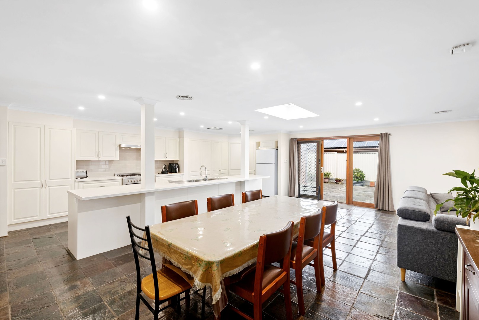 52 Princetown Avenue, Craigieburn, VIC 3064, Craigieburn - Thumbnail 4