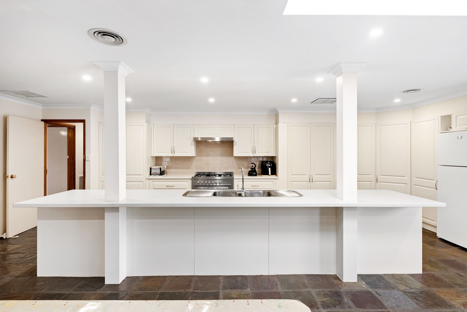 52 Princetown Avenue, Craigieburn, VIC 3064, Craigieburn - Thumbnail 5