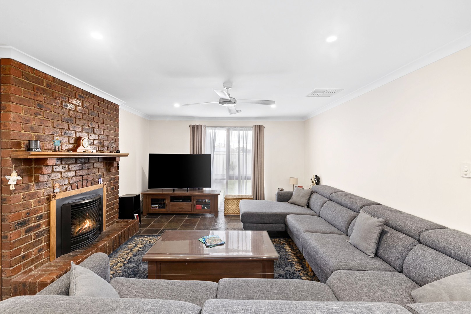 52 Princetown Avenue, Craigieburn, VIC 3064, Craigieburn - Thumbnail 6