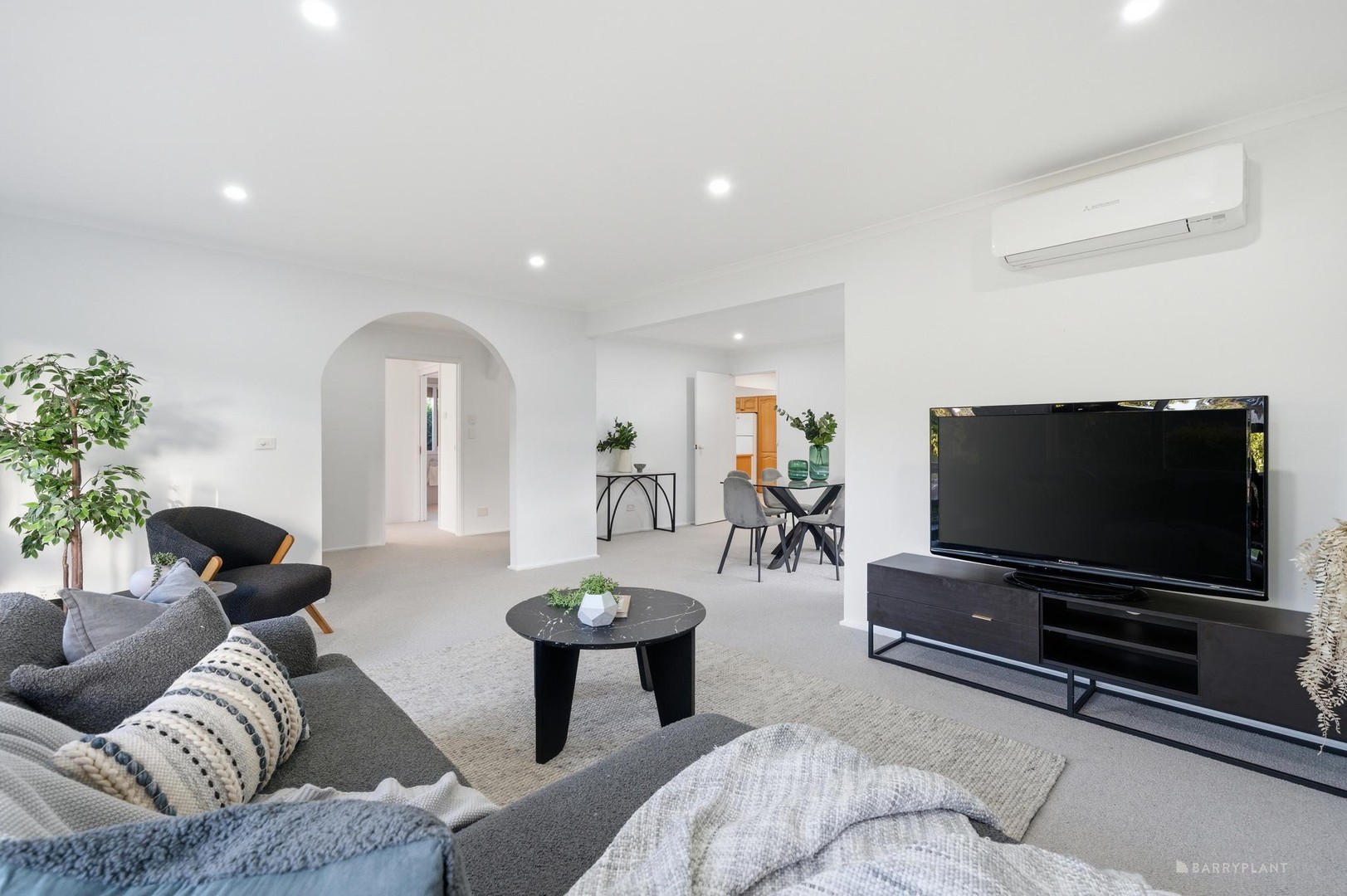 52 Woodleigh Crescent, Vermont South, VIC 3133 - Thumbnail 2 - 01/04/2026