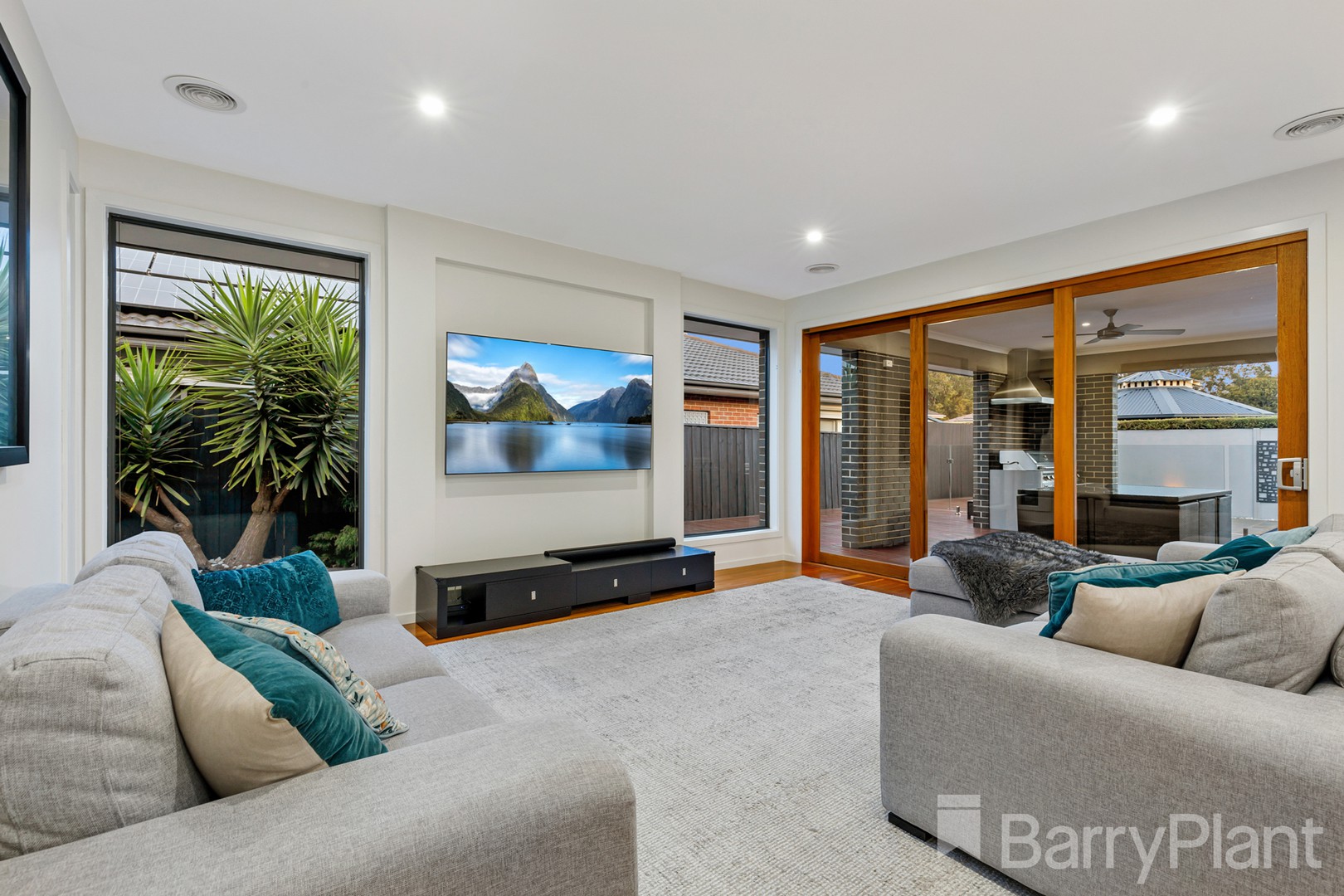 52 Worcester Crescent, Bundoora, VIC 3083, Bundoora - Thumbnail 3