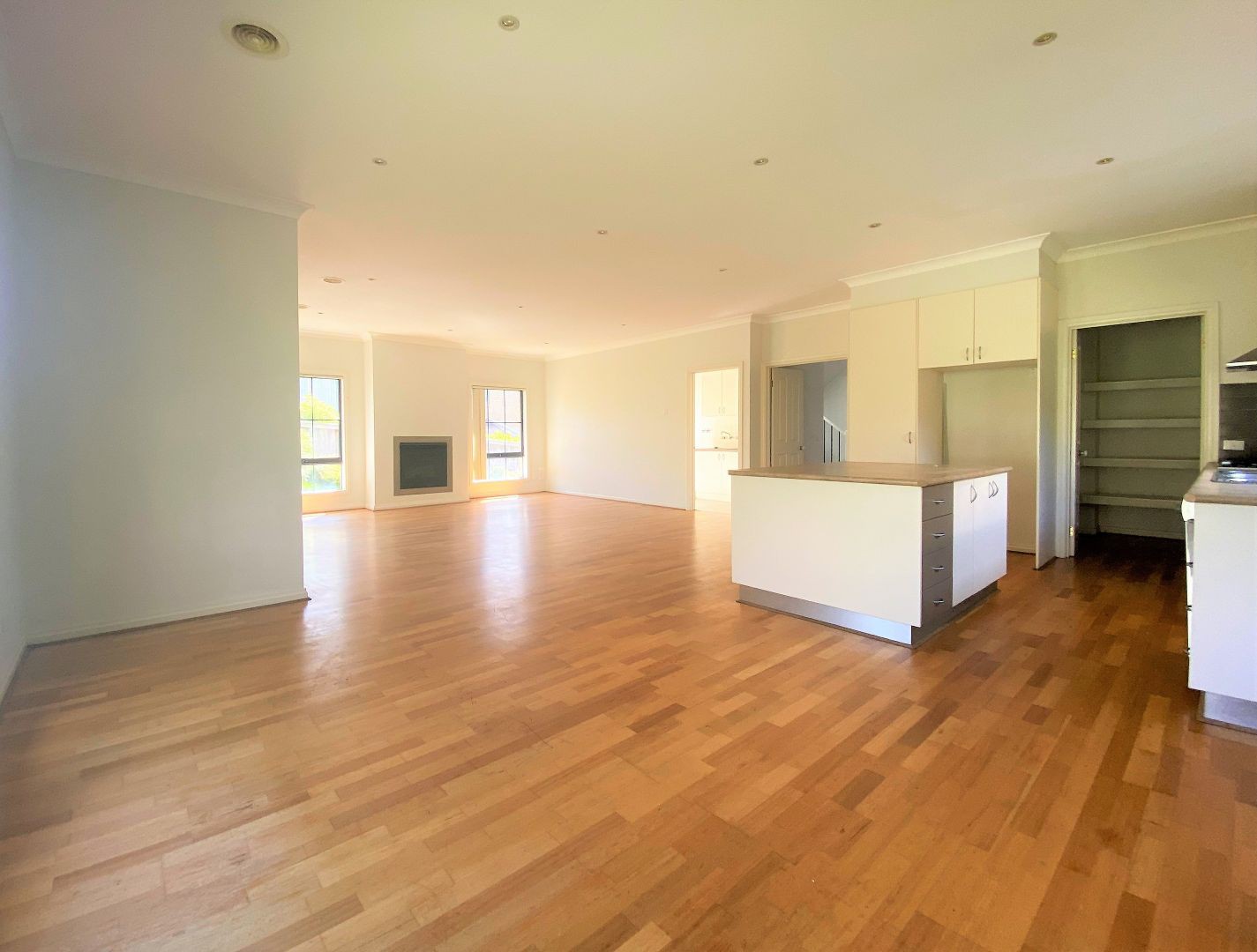 53 Bundanoon  Avenue, Sunbury, VIC 3429 - Thumbnail 2 - 15/11/2021