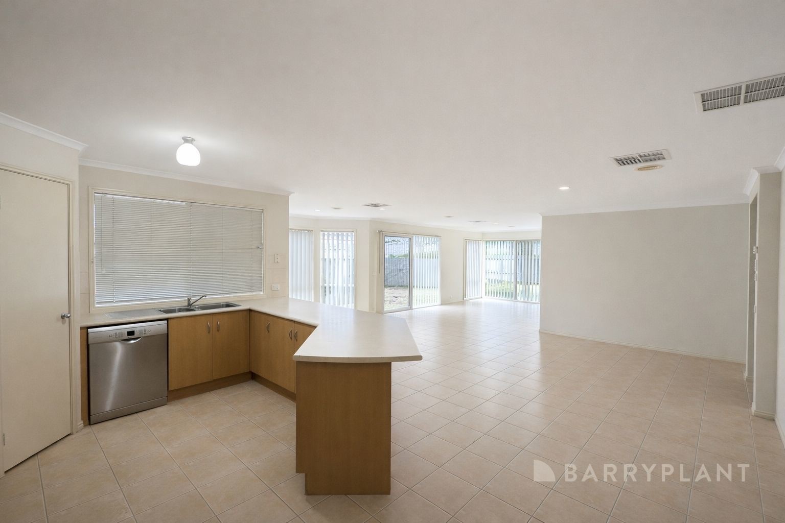 53 Highview Drive, South Morang, VIC 3752 - Thumbnail 2 - 13/01/2026