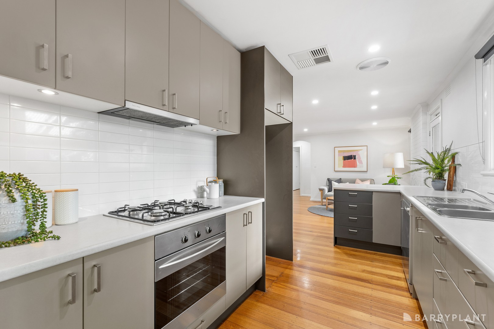 53 Lockhart Road, Ringwood North, VIC 3134, Ringwood North - Thumbnail 2