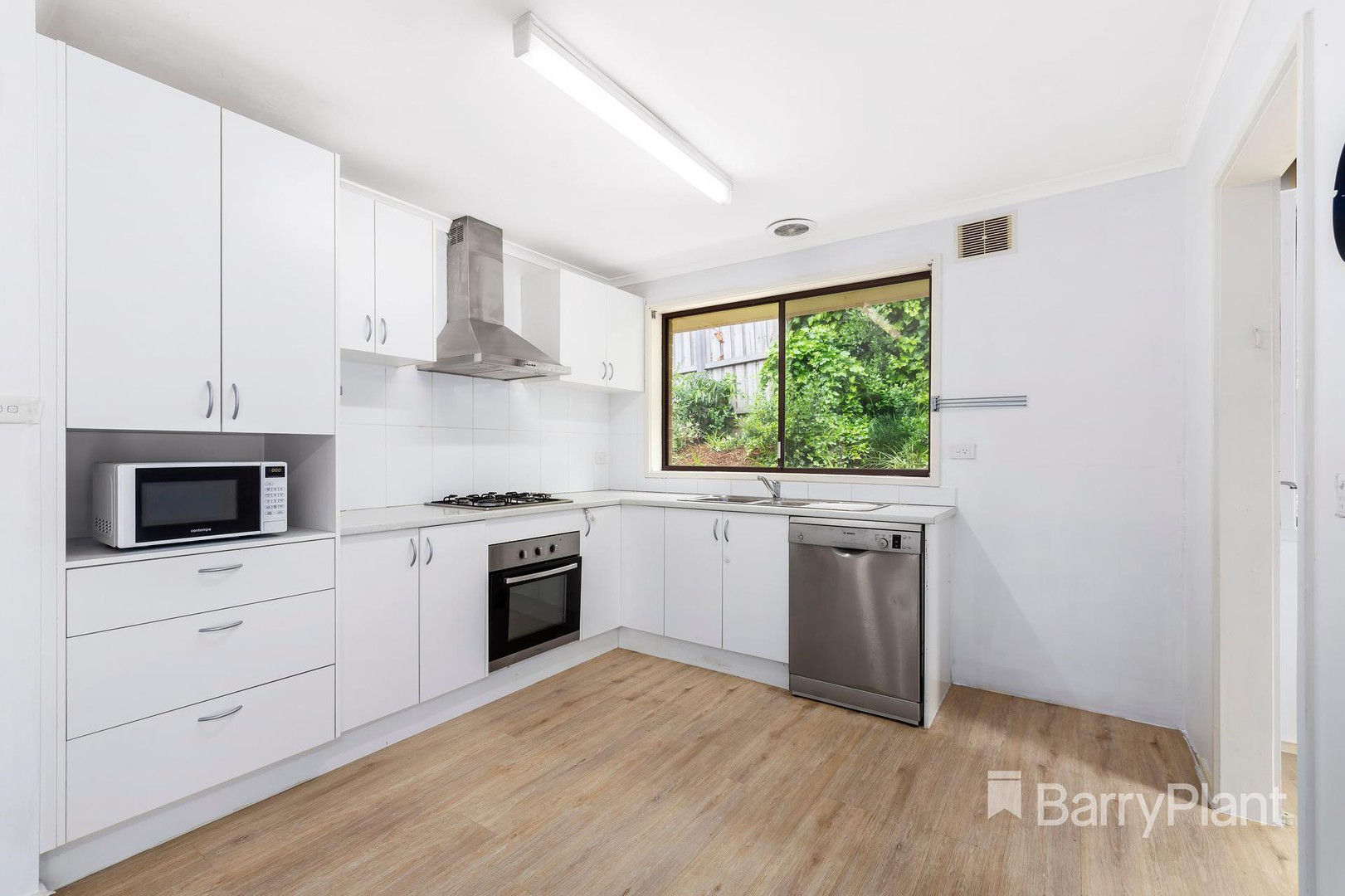 53 Wahroonga CrescentGreensborough, VIC 3088, Greensborough - Thumbnail 3