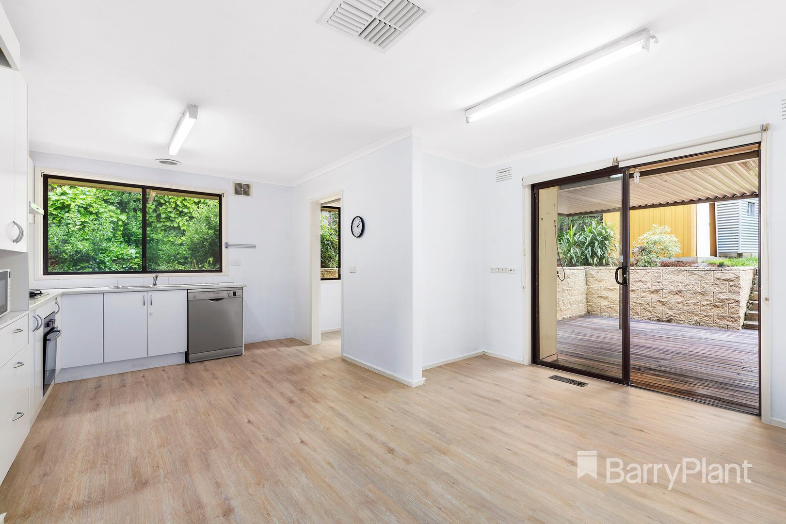 53 Wahroonga CrescentGreensborough, VIC 3088, Greensborough - Thumbnail 4