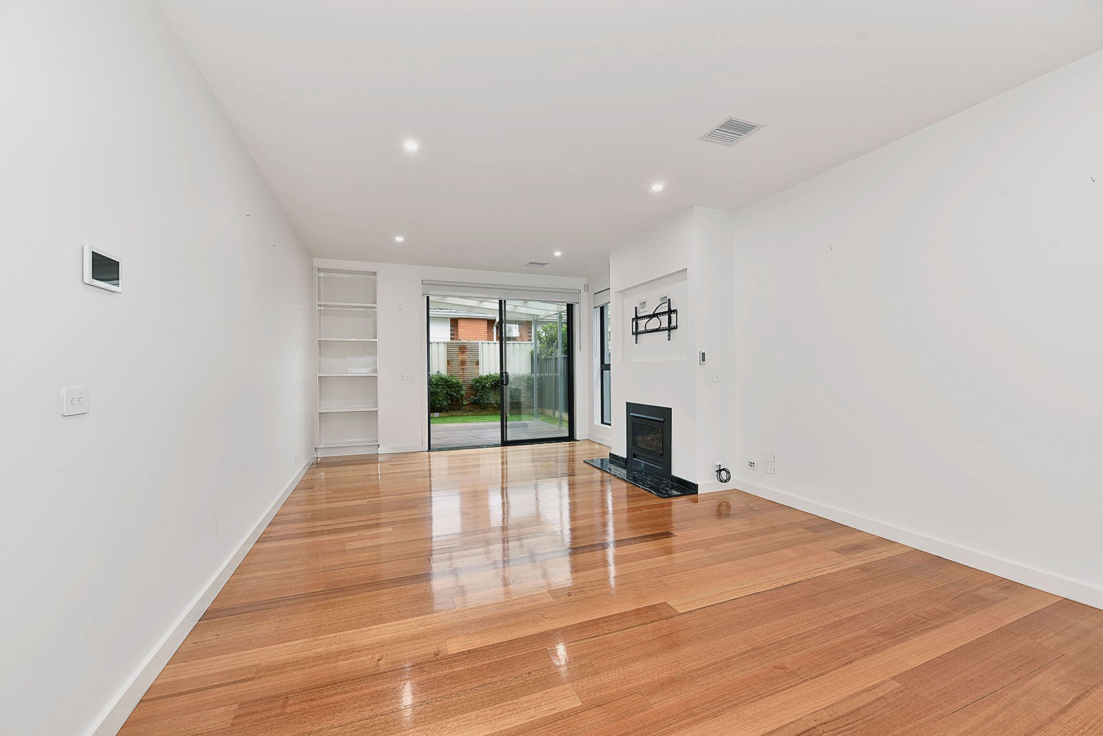54 Lawson Street, Essendon, VIC 3040, Essendon - Thumbnail 2