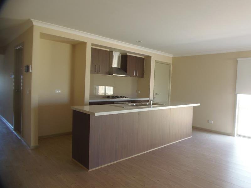 54 Sunningdale Drive, Hillside, VIC 3037 - Thumbnail 2 - 07/12/2021
