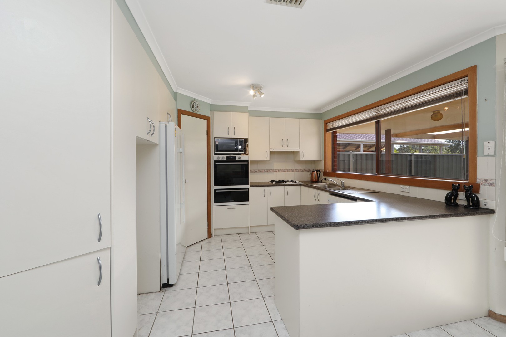 54 Valleyview Drive, Rowville, VIC 3178, Rowville - Thumbnail 2