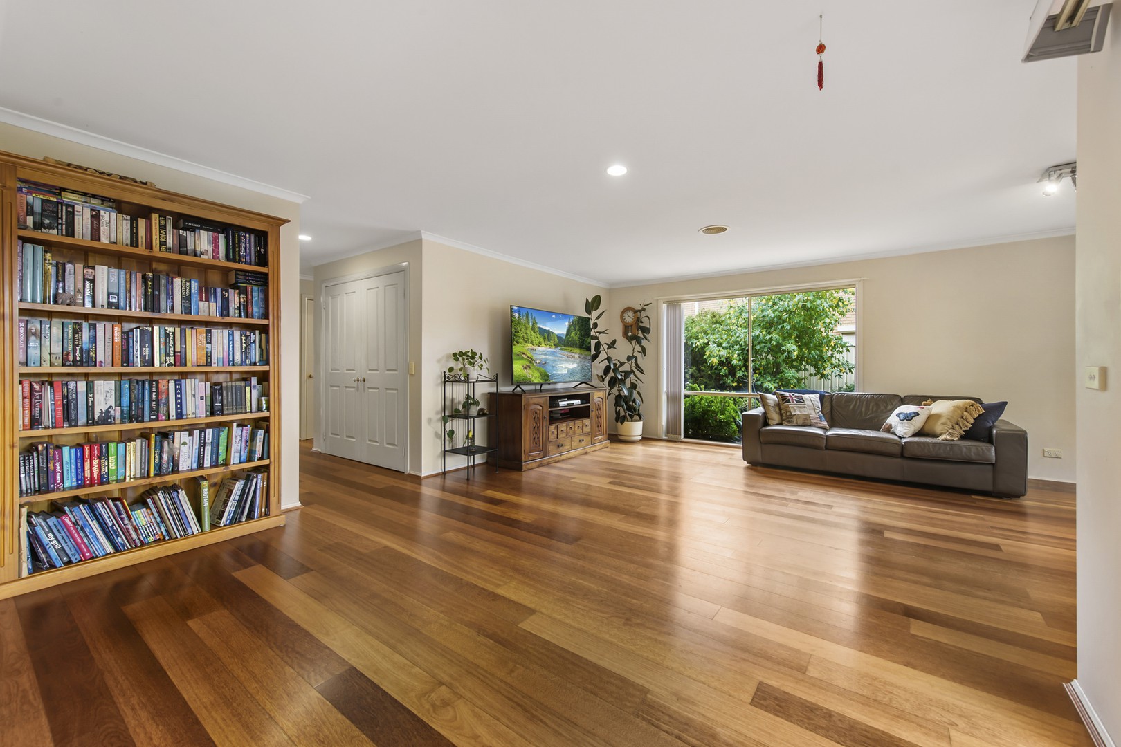 54 Wolviston Avenue, Hillside, VIC 3037, Hillside - Thumbnail 5