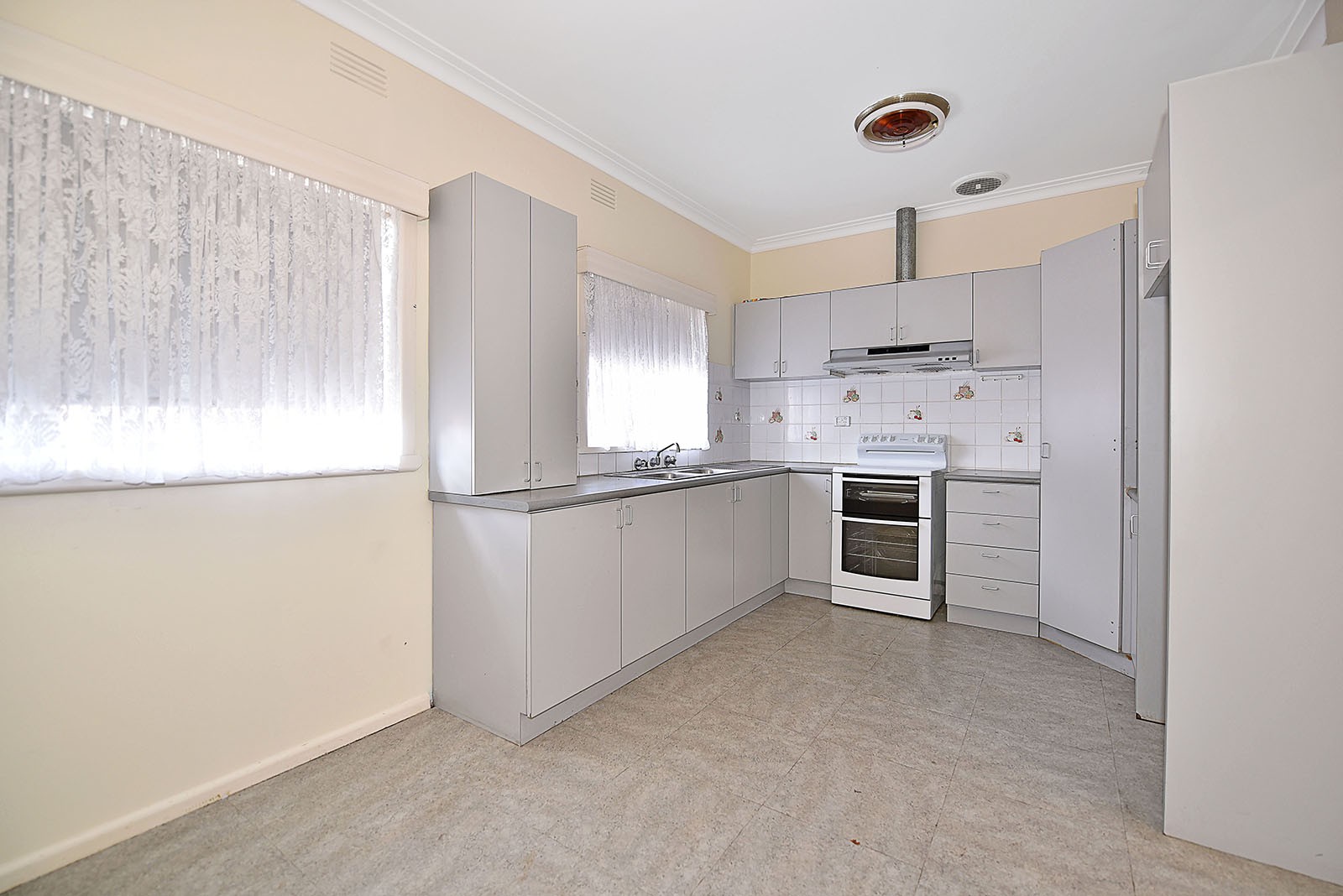 546 Buckley Street, Keilor East, VIC 3033, Keilor East - Thumbnail 2