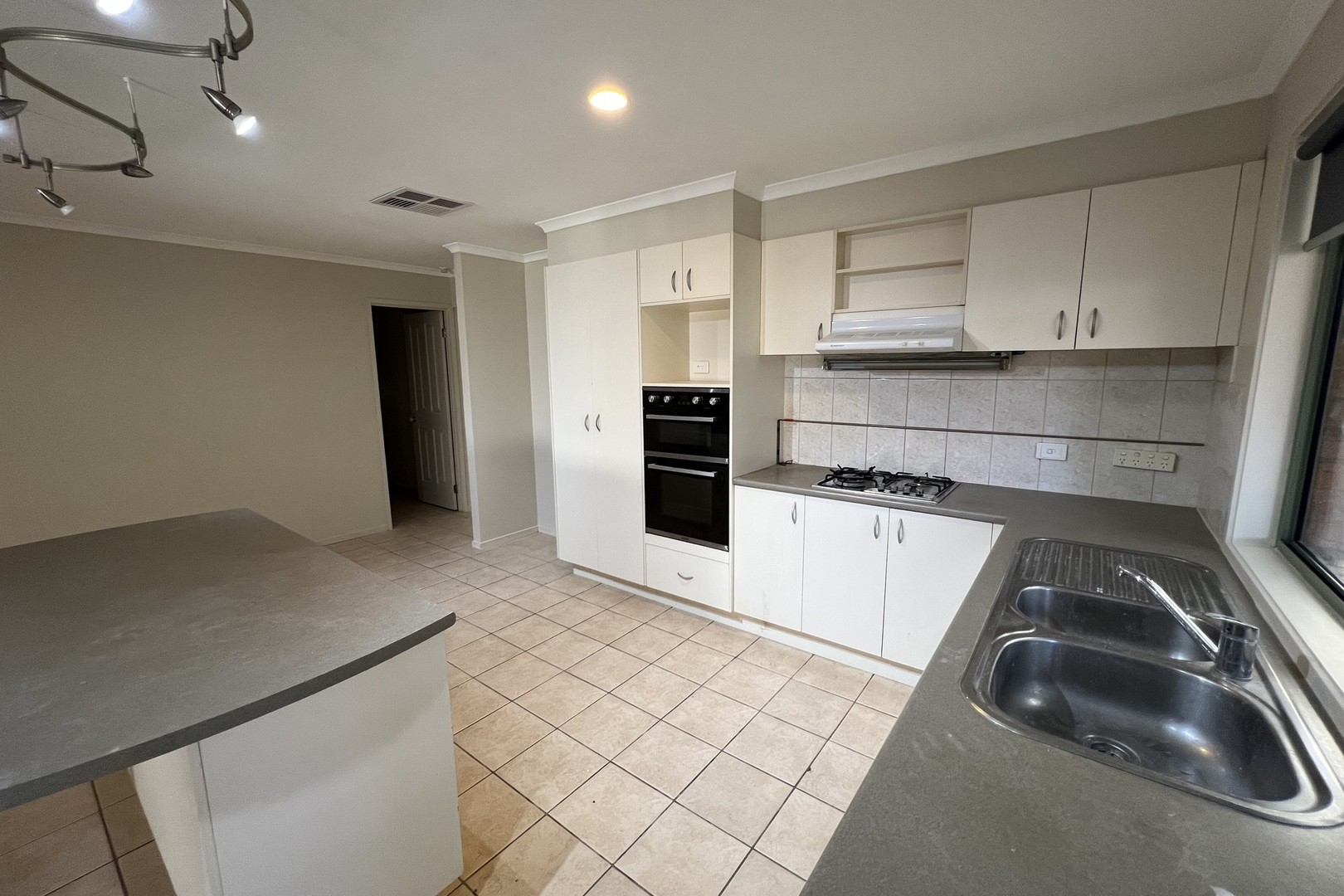 55 Clarendon Wynd, Caroline Springs, VIC 3023, Caroline Springs - Thumbnail 2