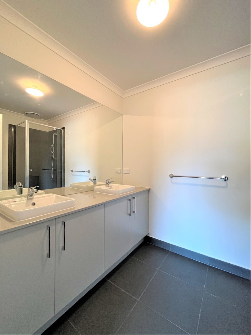 55 Lynwood Drive, Thornhill Park, VIC 3335 - Thumbnail 2 - 23/07/2026