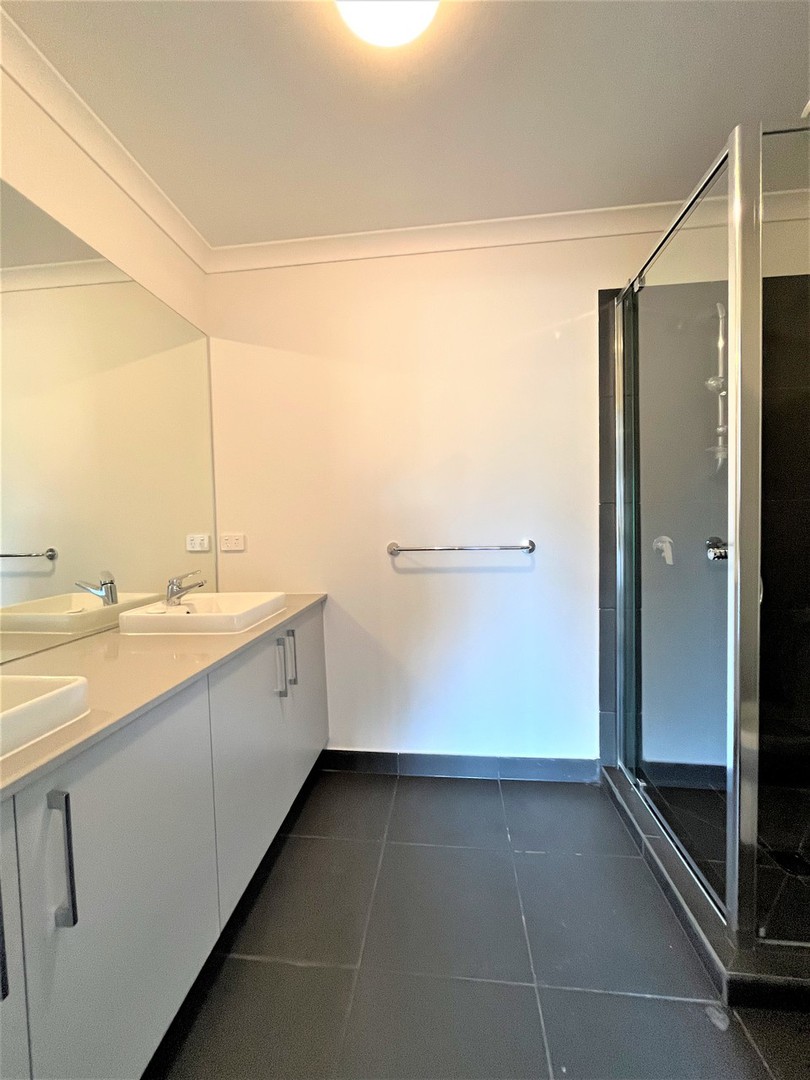 55 Lynwood Drive, Thornhill Park, VIC 3335, Thornhill Park - Thumbnail 4