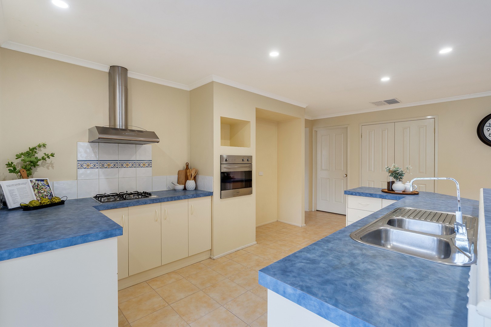 56 Lakes Drive, Craigieburn, VIC 3064, Craigieburn - Thumbnail 3