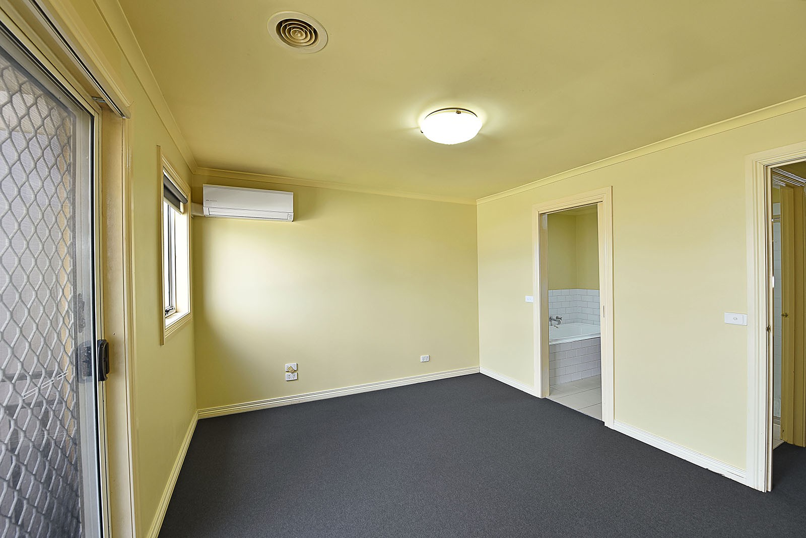 56 Rimcross Dr, Keilor East, VIC 3033 - Thumbnail 2 - 12/09/2025