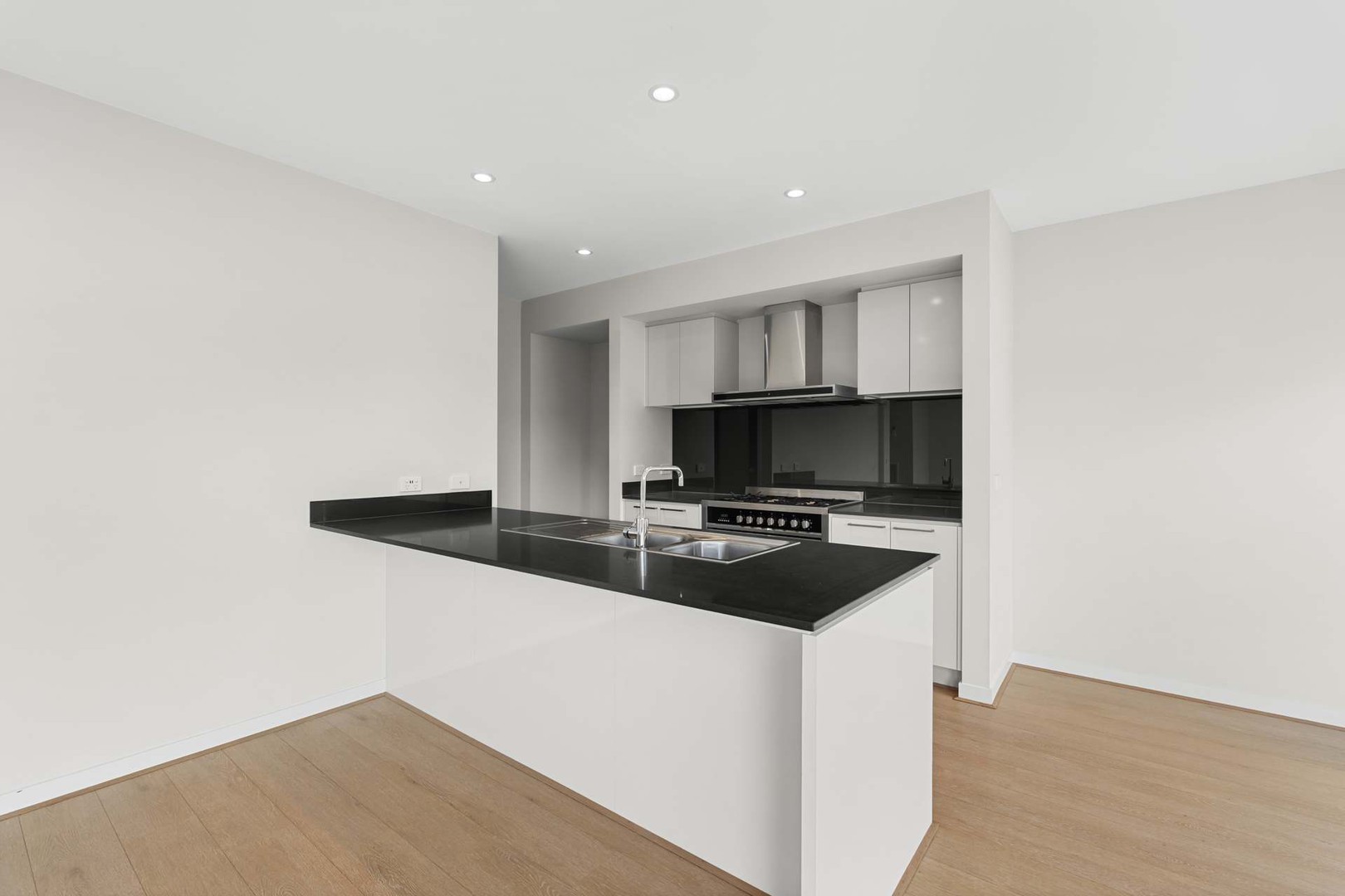 562 Grand Boulevard, Craigieburn, VIC 3064, Craigieburn - Thumbnail 2