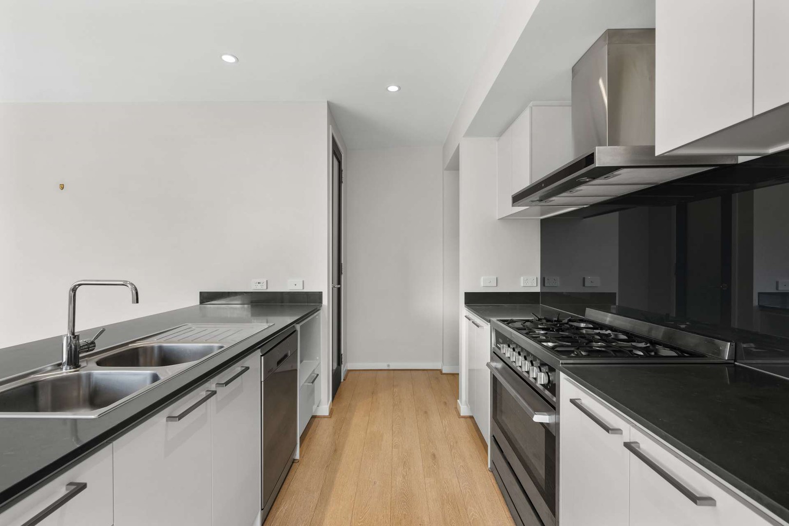 562 Grand Boulevard, Craigieburn, VIC 3064, Craigieburn - Thumbnail 3