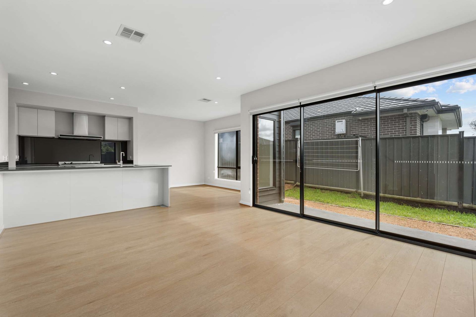 562 Grand Boulevard, Craigieburn, VIC 3064, Craigieburn - Thumbnail 4