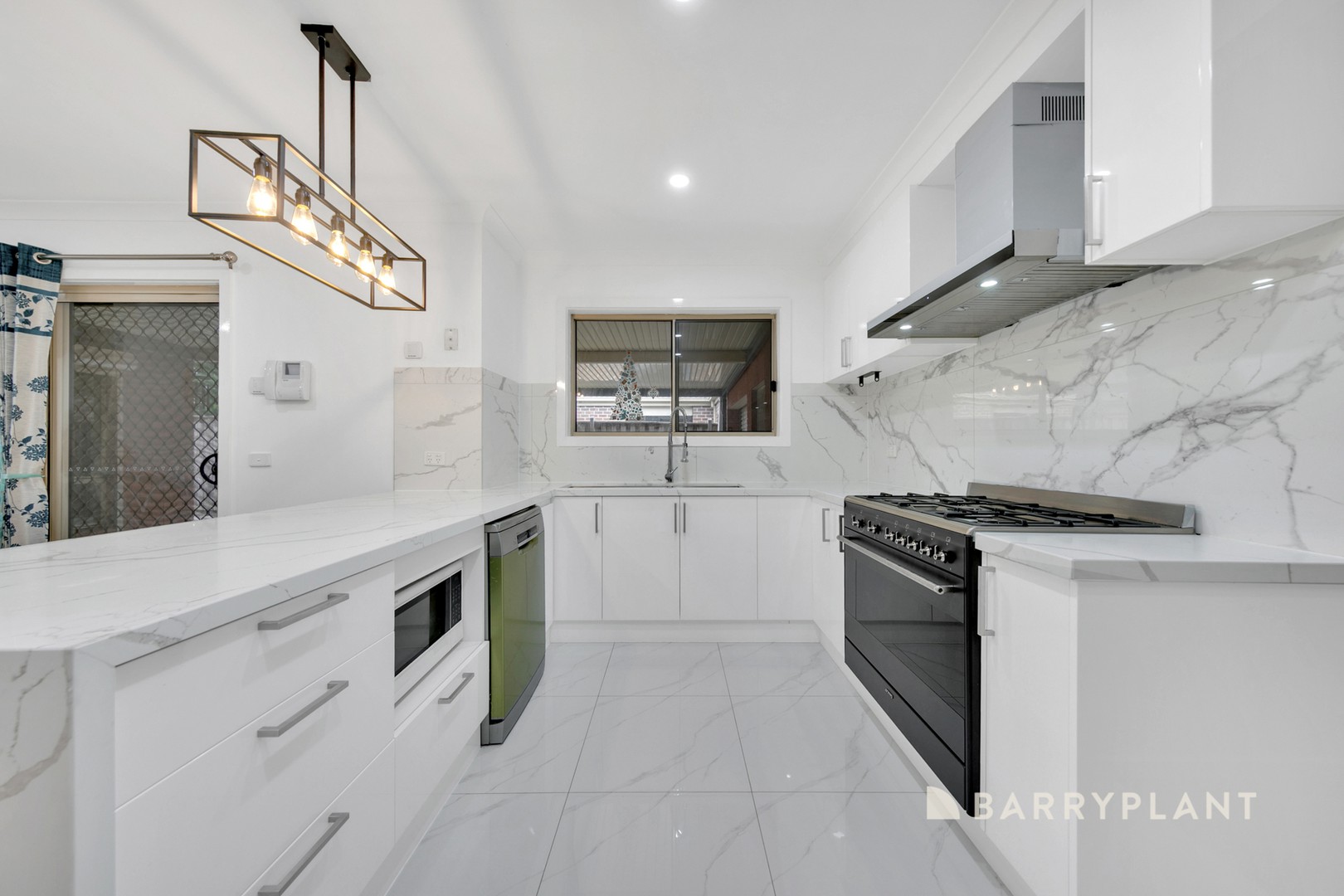 563 The Lakes Boulevard, South Morang, VIC 3752, South Morang - Thumbnail 2