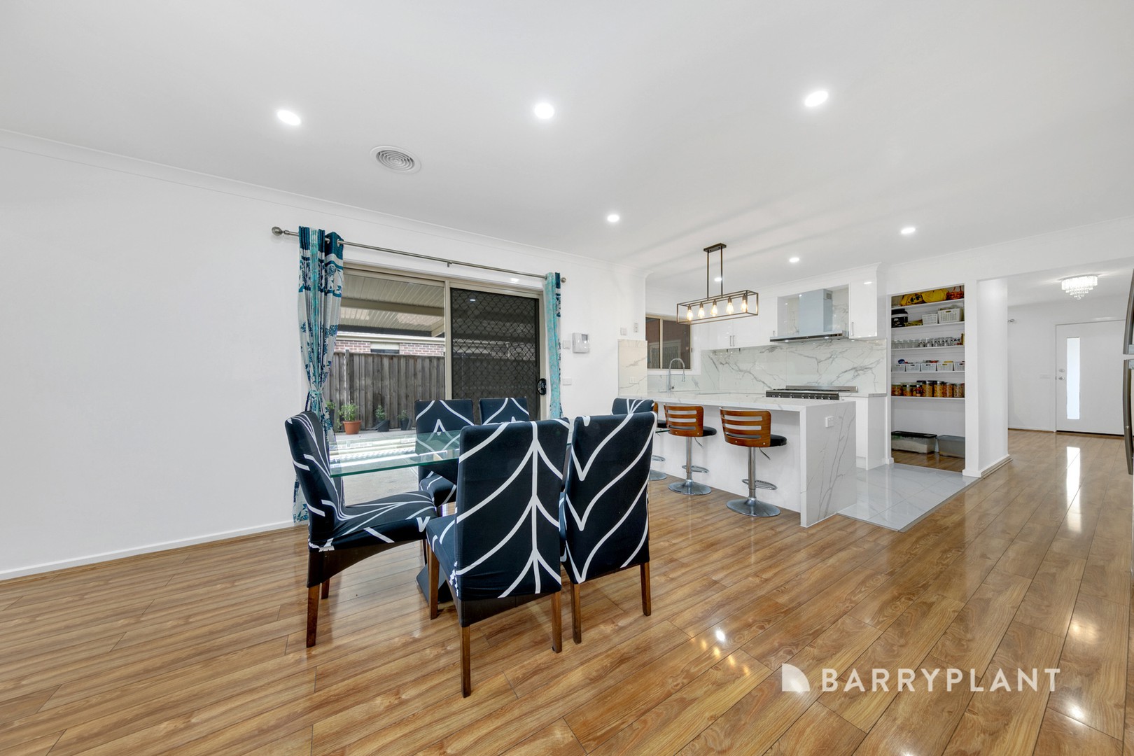 563 The Lakes Boulevard, South Morang, VIC 3752, South Morang - Thumbnail 4