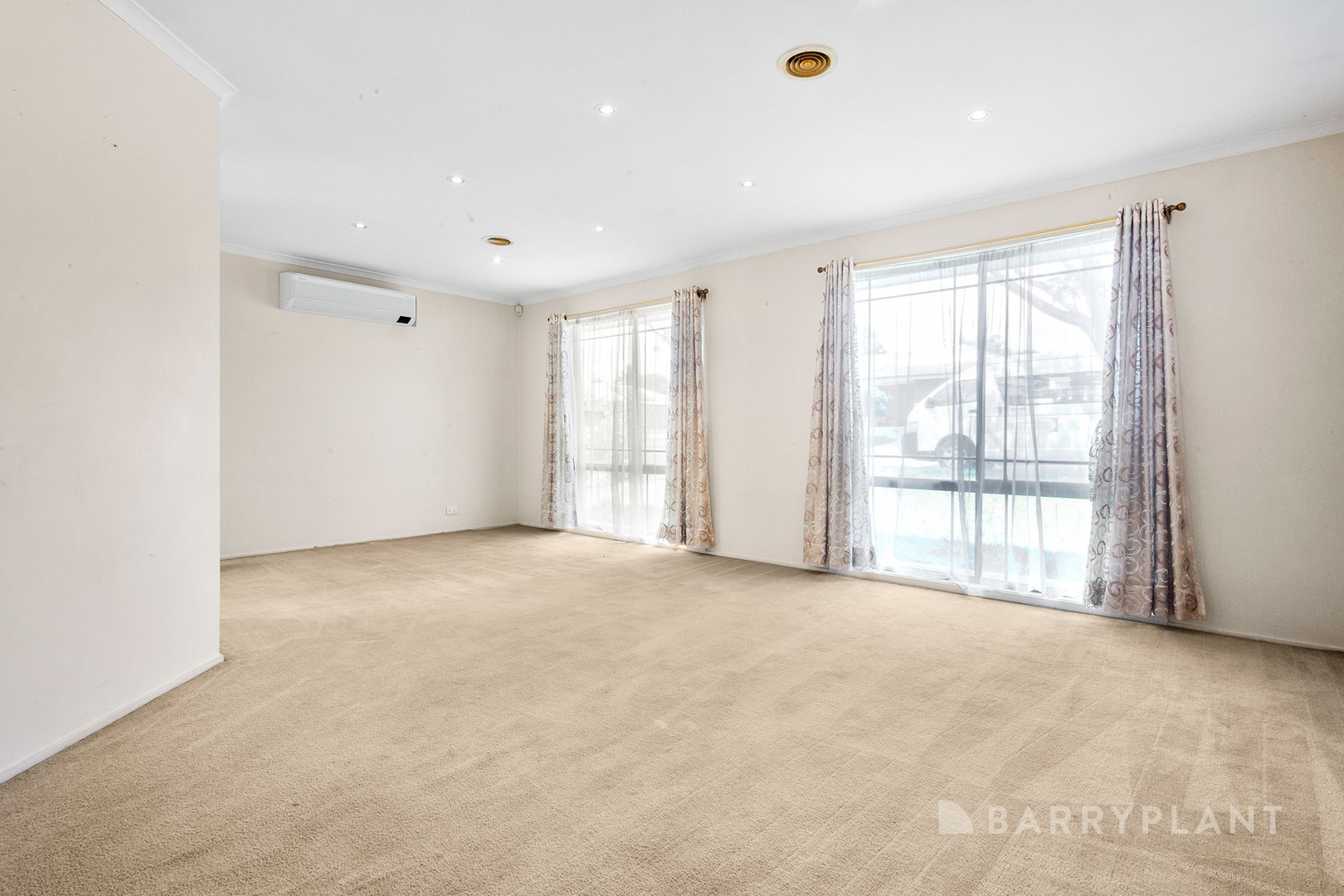57 Jarryd Crescent, Berwick, VIC 3806 - Thumbnail 2 - 20/11/2024